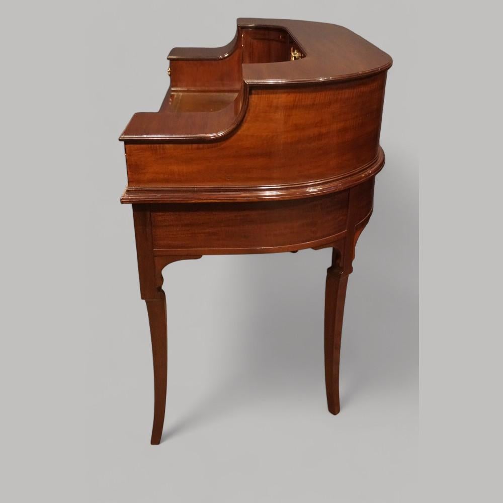 Edwardian mahogany Carlton House desk For Sale 1