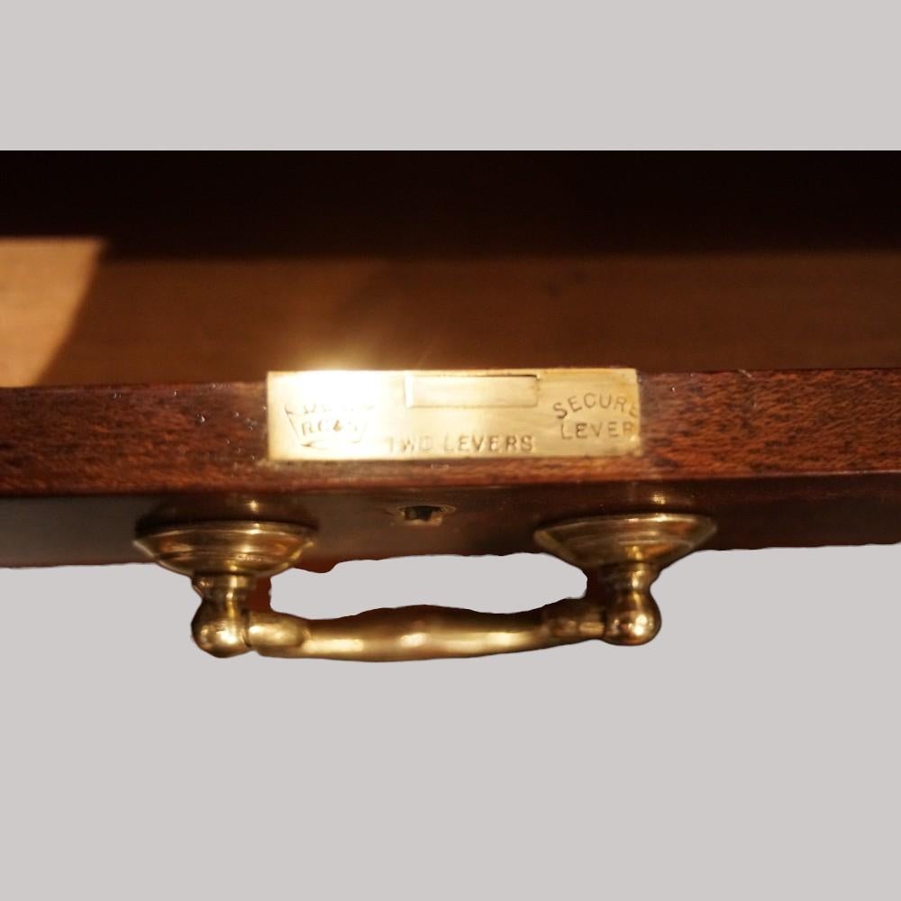 Edwardian mahogany Carlton House desk For Sale 2