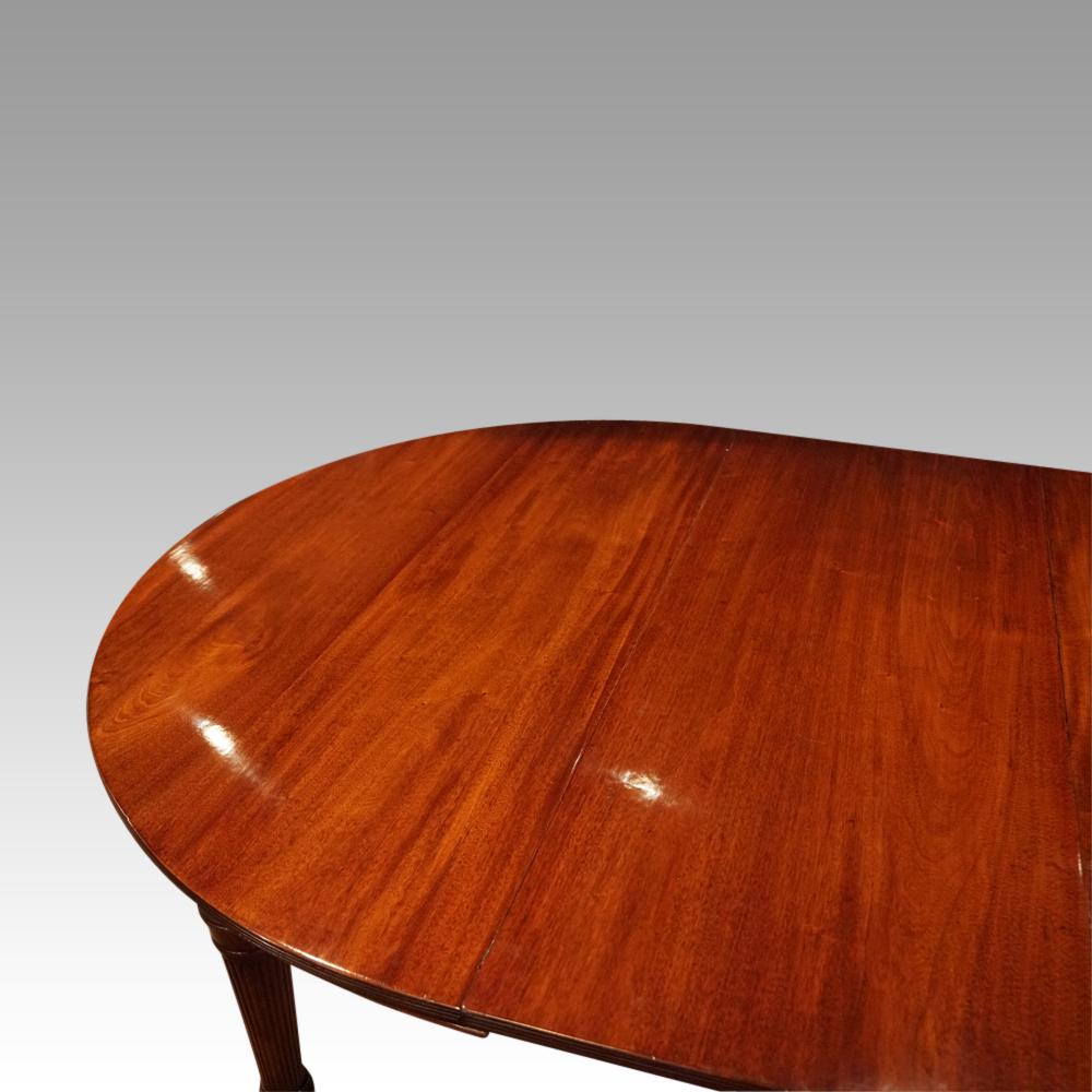 Edwardian Mahogany Circular Extending Dining Table For Sale 4