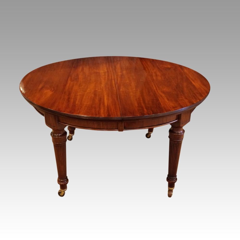Edwardian mahogany circular extending dining table 
This Edwardian mahogany circular extending dining table was made circa 1900 in one of the best cabinetmaker’s workshops of the period. It would certainly be one of Waring and Gillows, Maples, or