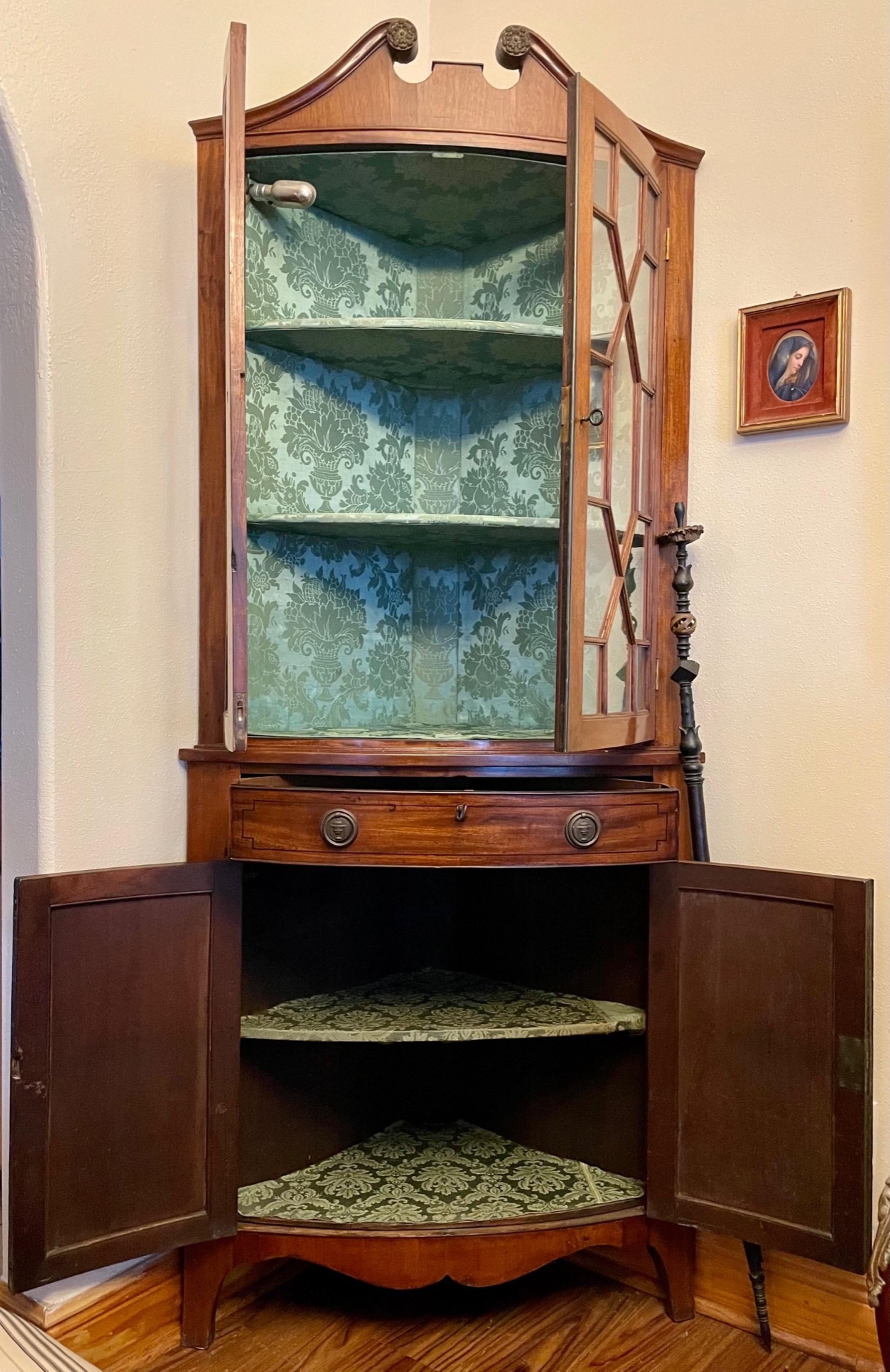 19th Century Edwardian Mahogany Corner Cabinet For Sale