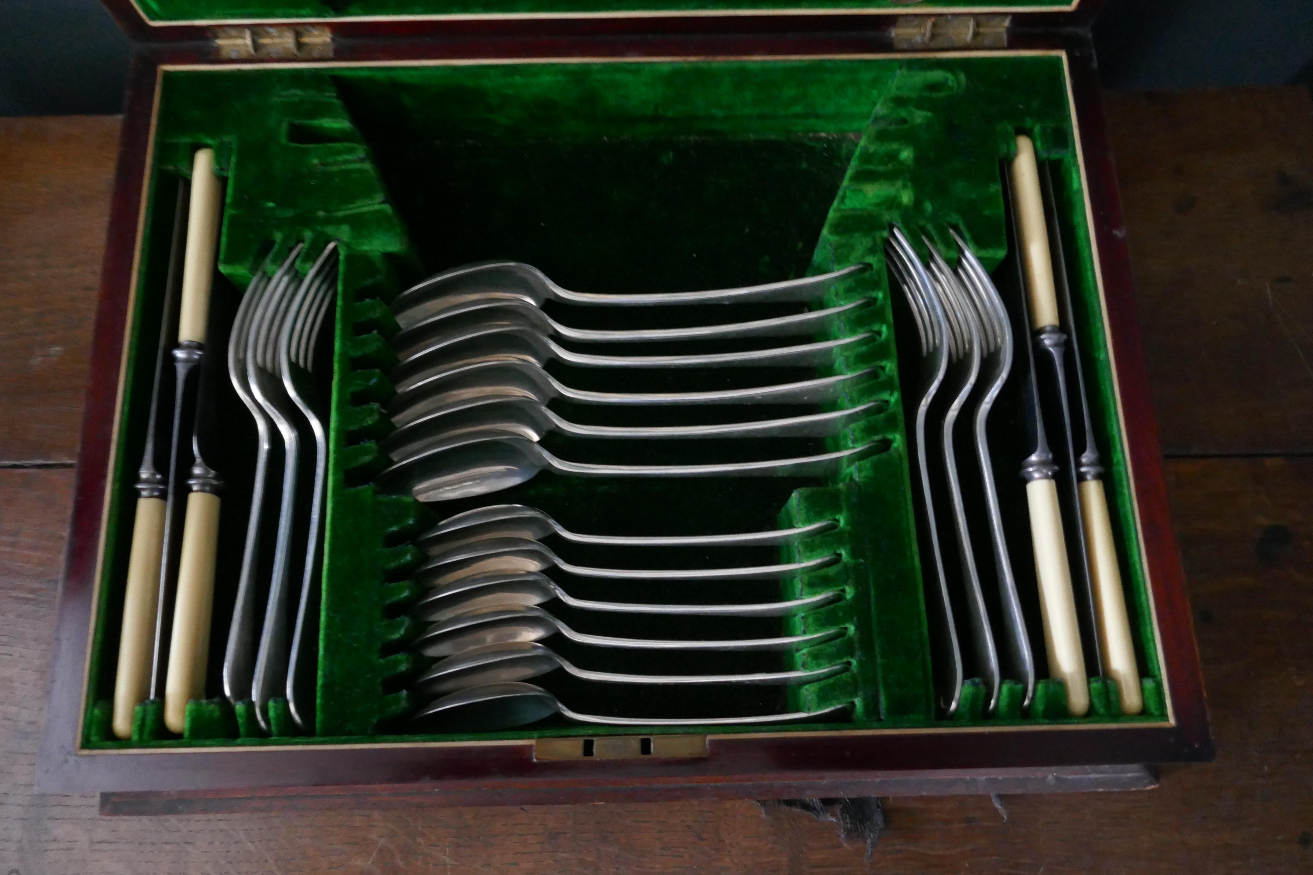 Edwardian mahogany cutlery canteen, James Deakin.

This is a good mahogany canteen, dating from circa 1900
There are in the box from the James Deakin set 6 dinner knives, 5 forks (also a replacement matching fork), 6 desert spoons and 6 table