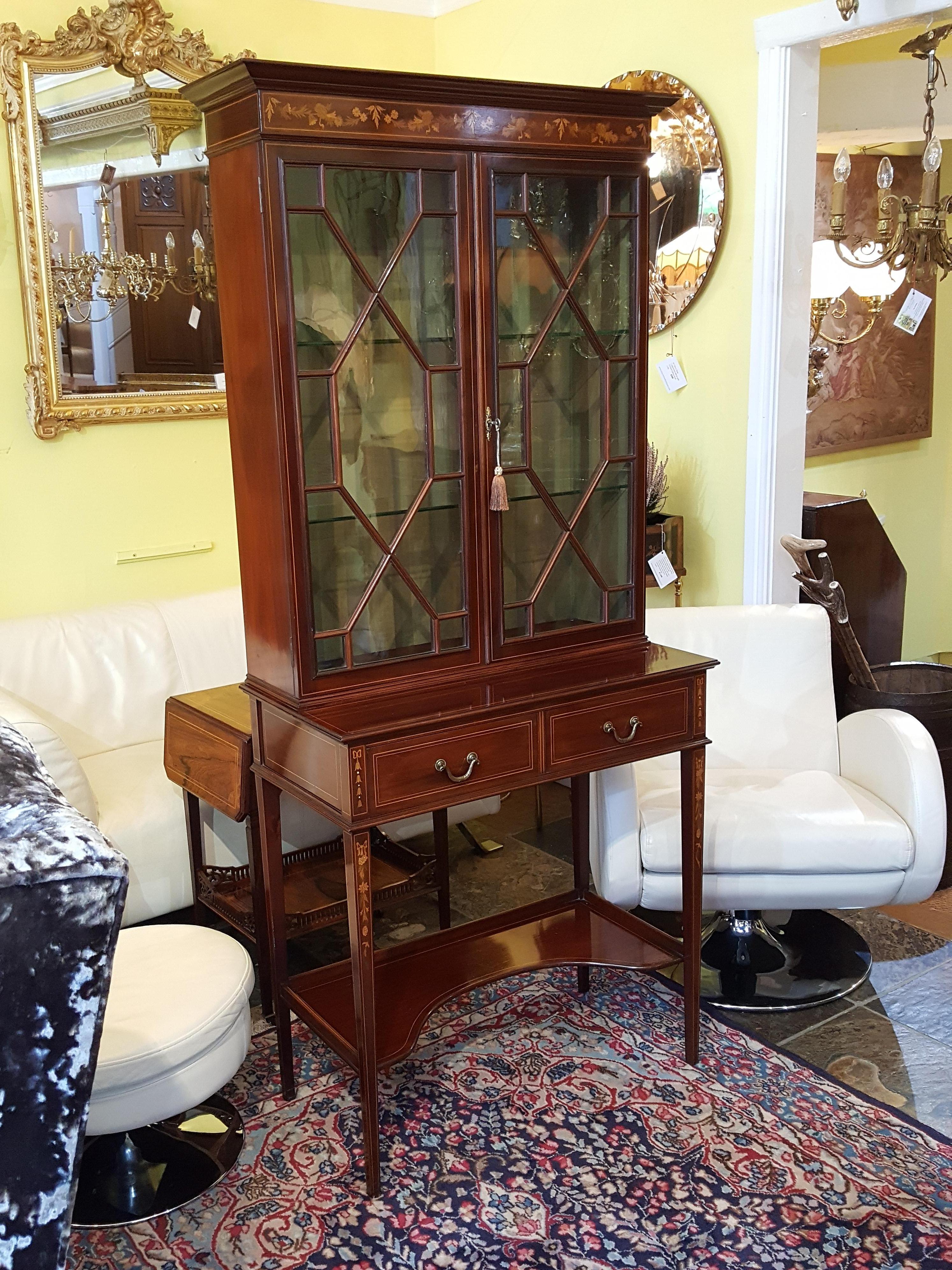 Edwardian Mahogany Display Cabinet In Good Condition For Sale In Altrincham, Cheshire