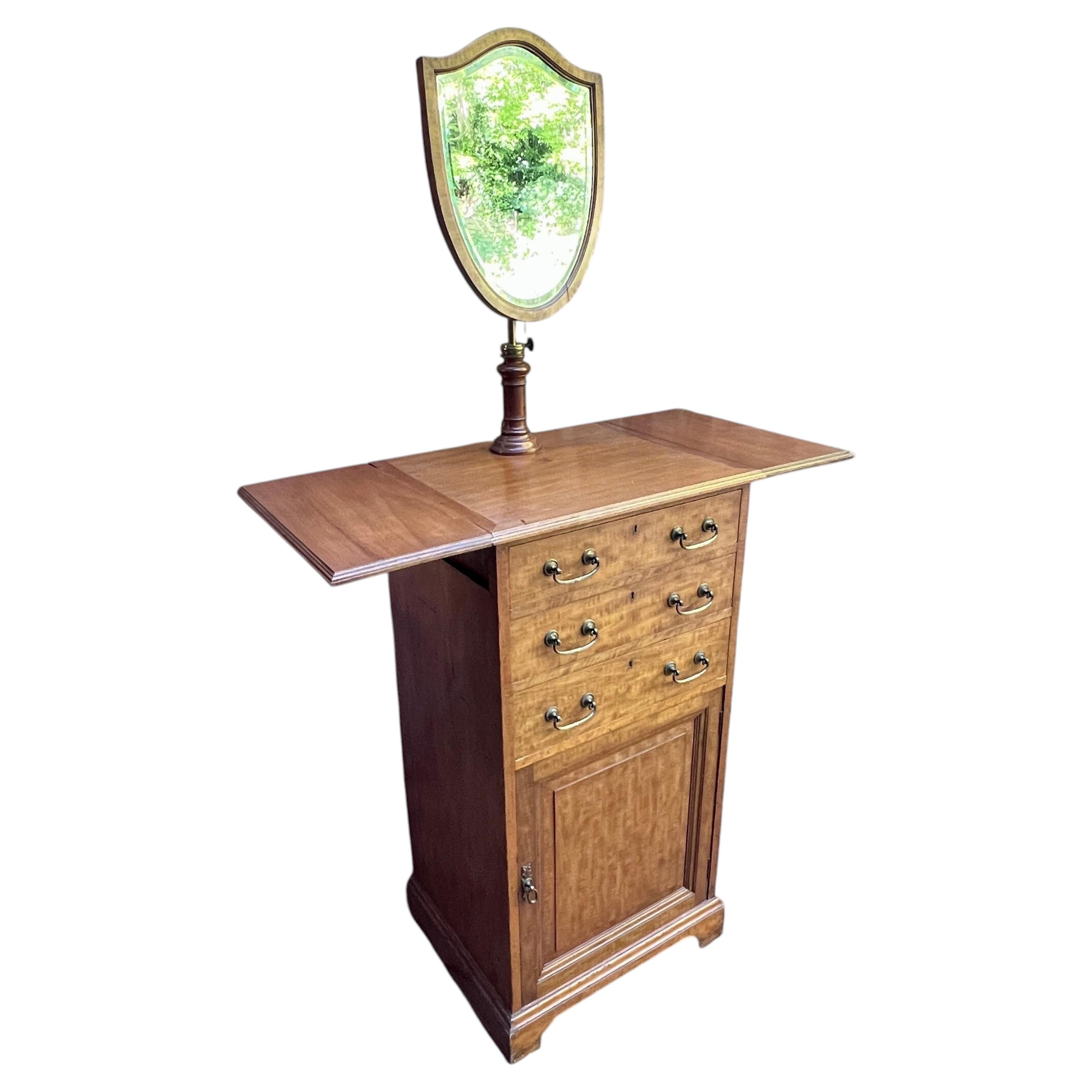 Commode en acajou de style édouardien avec miroir réglable en vente