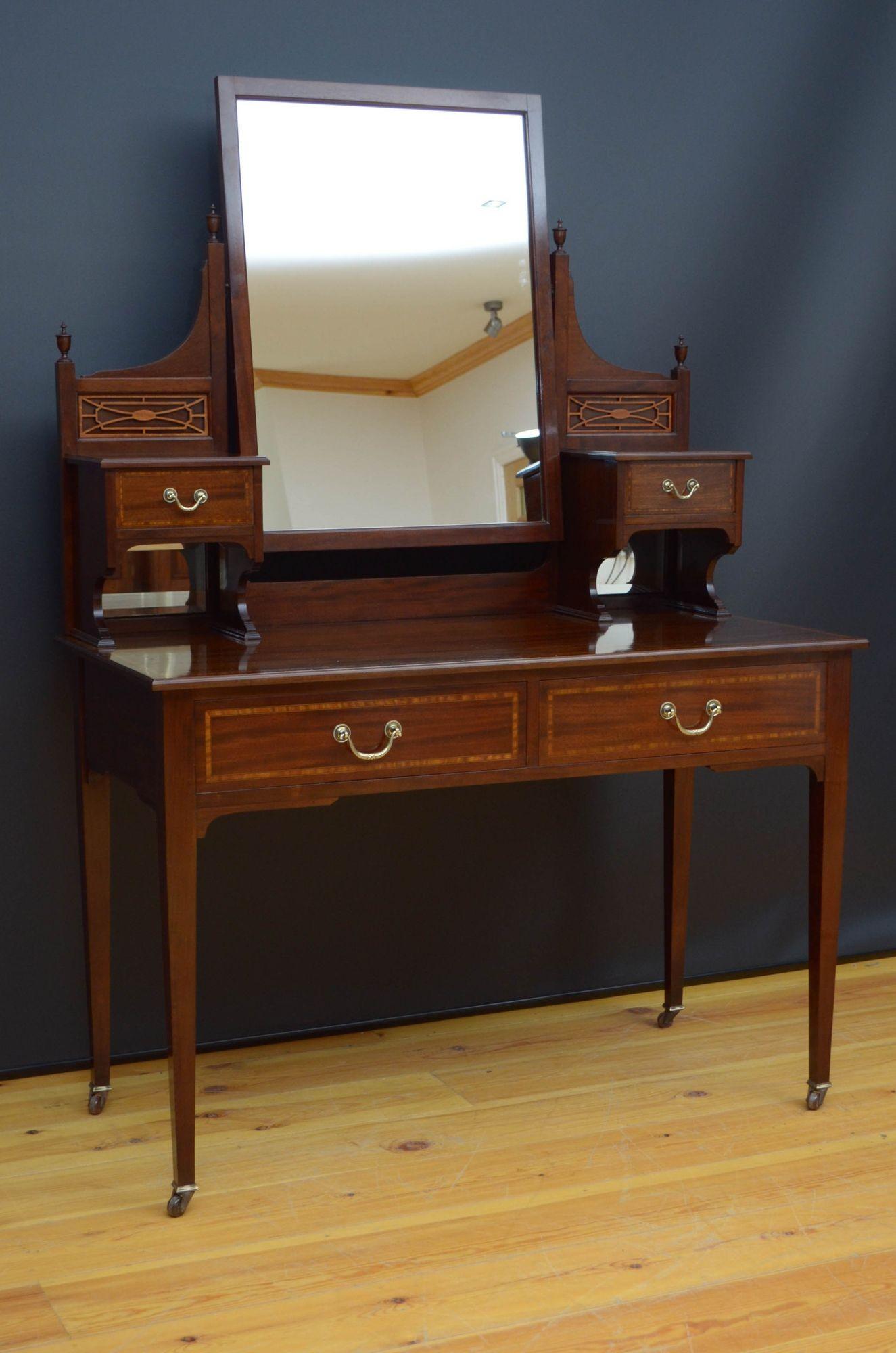 Sn5395 Superb quality and very stylish, Edwardian, mahogany dressing table by Maple & Co, London, having swing mirror in shaped supports with original turned finials, satinwood fretwork panels and small crossbanded jewellery drawers with mirrors