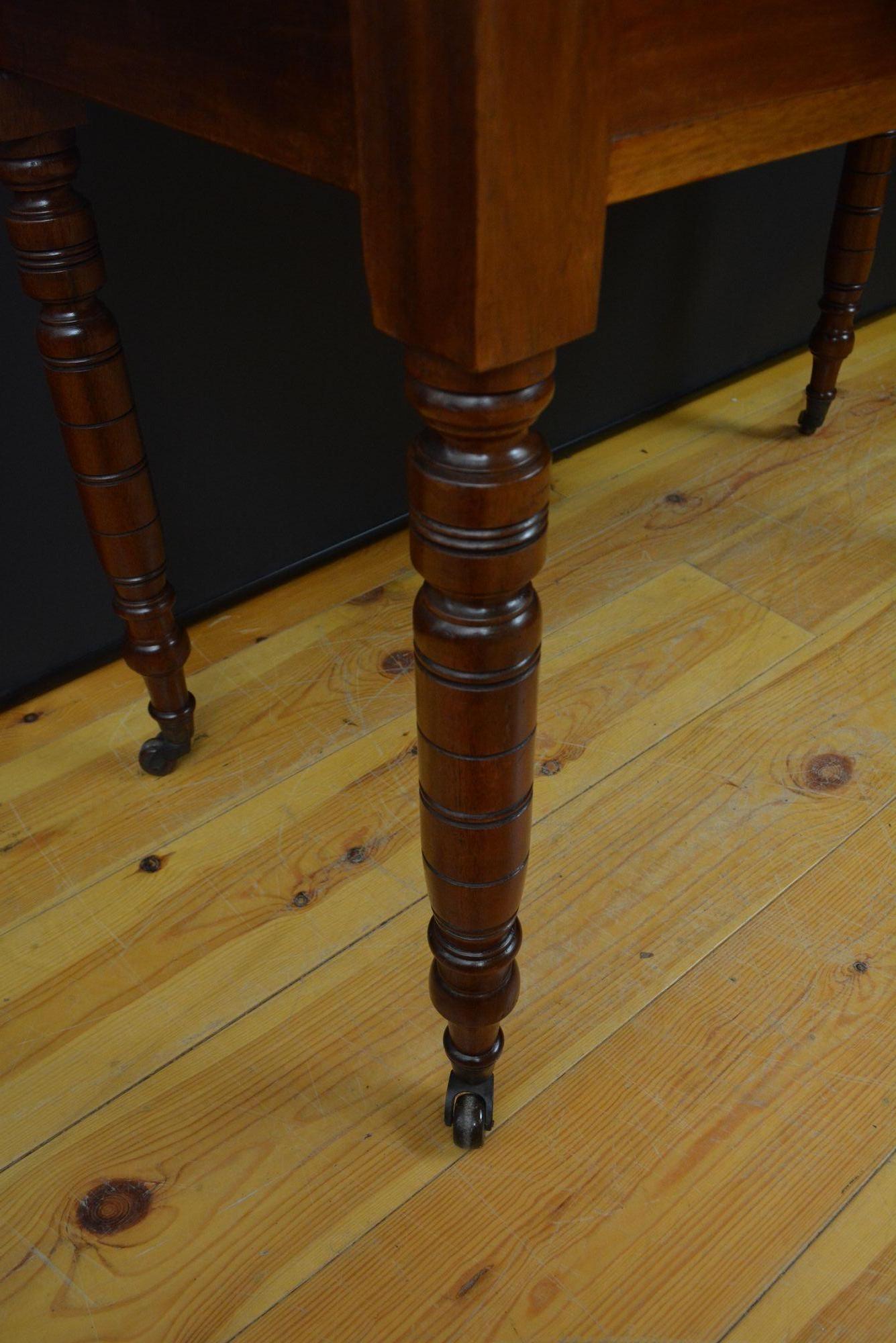 Edwardian Mahogany Dressing table For Sale 1