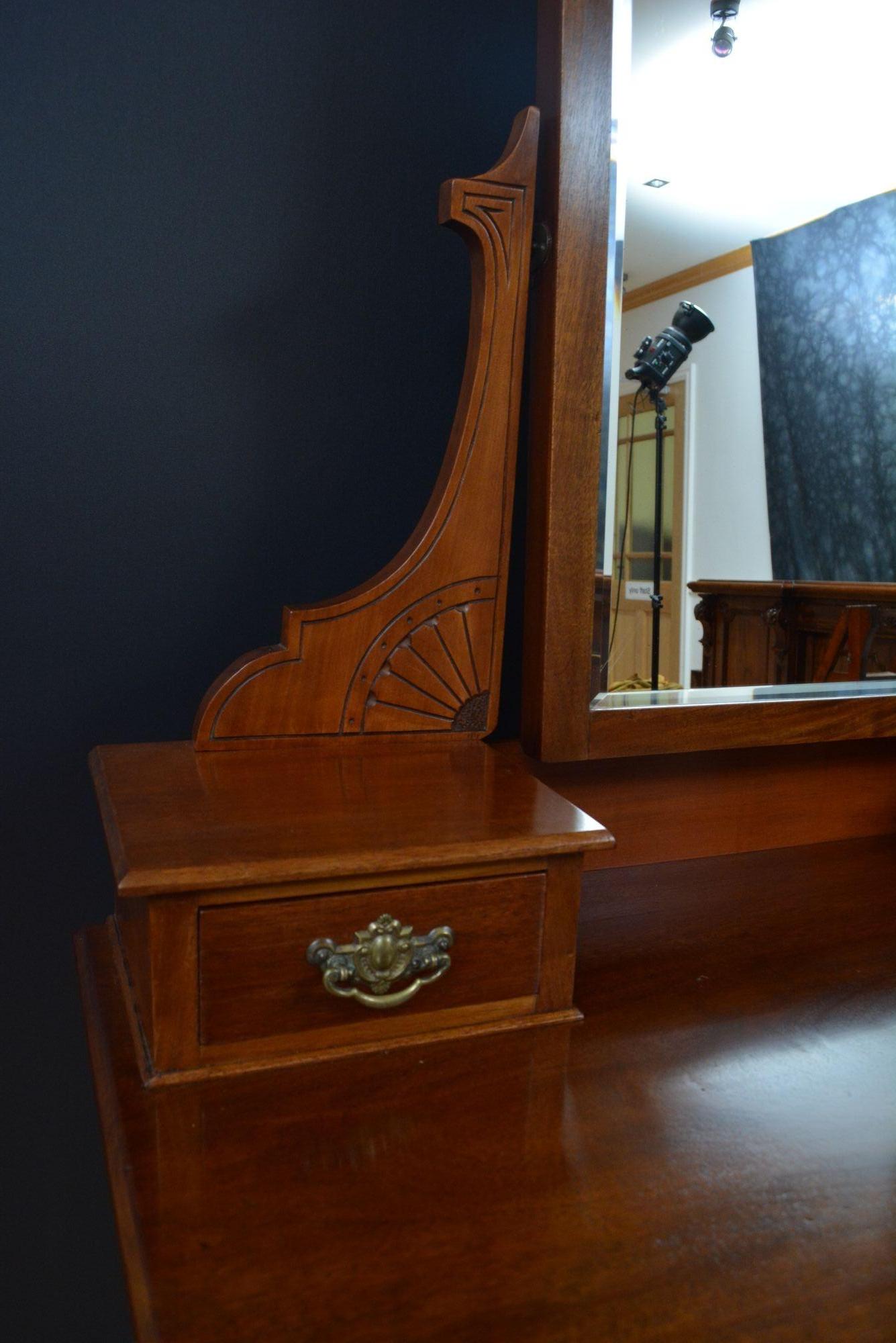 Edwardian Mahogany Dressing table For Sale 3