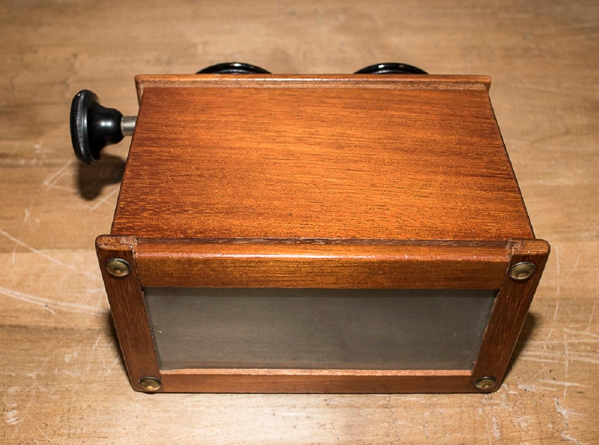 Edwardian Mahogany English Stereoscope or Old Photo Viewer In Good Condition In Valladolid, ES