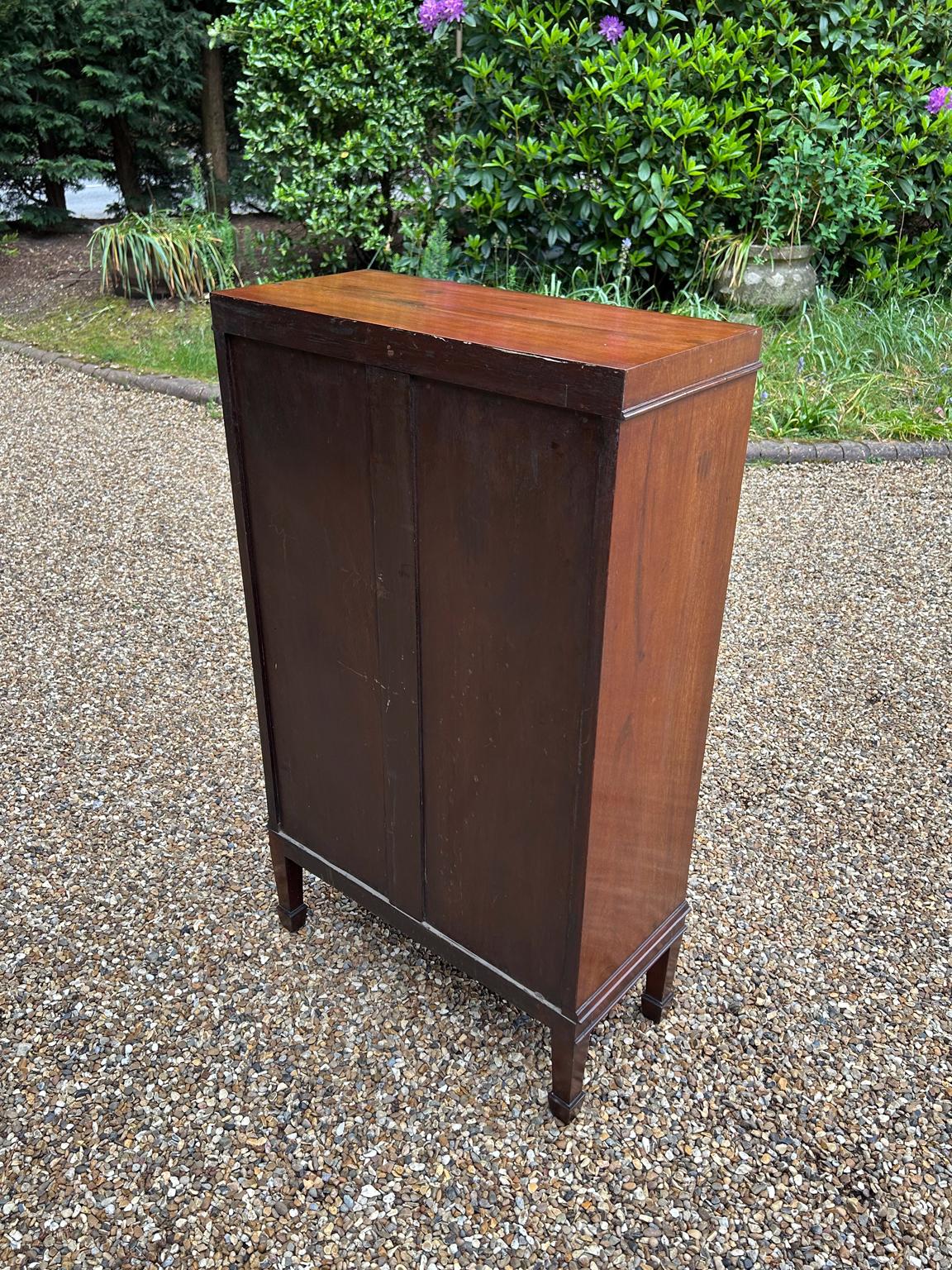 Bibliothèque édouardienne en acajou glacé par Maple & Co, Londres en vente 3
