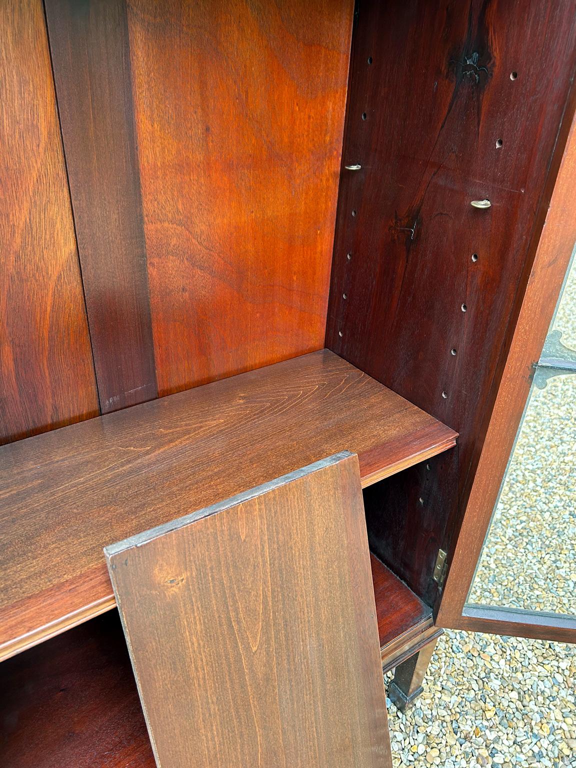 Bibliothèque édouardienne en acajou glacé par Maple & Co, Londres en vente 1