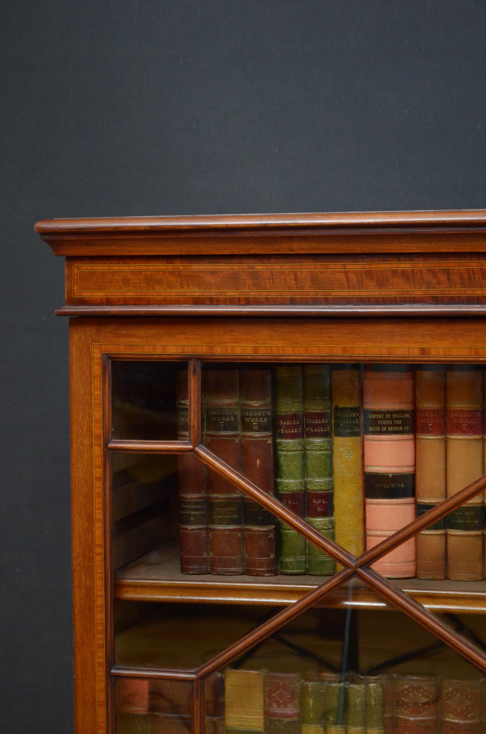 Edwardian Mahogany Glazed Bookcase In Good Condition In Whaley Bridge, GB