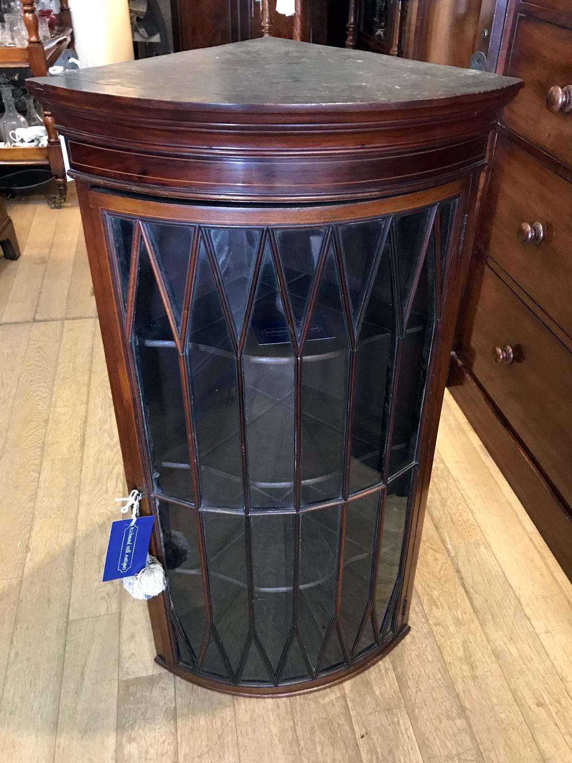 Hand-Crafted Edwardian Mahogany Inlaid Bow Hanging Corner Cupboard For Sale