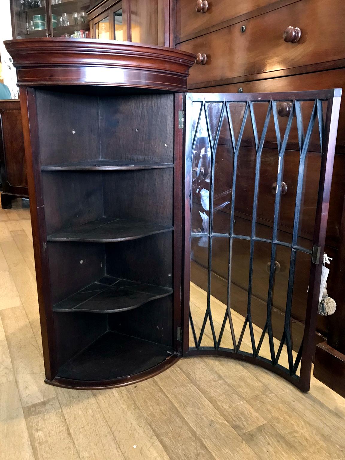 Edwardian Mahogany Inlaid Bow Hanging Corner Cupboard In Good Condition For Sale In Richmond, London, Surrey