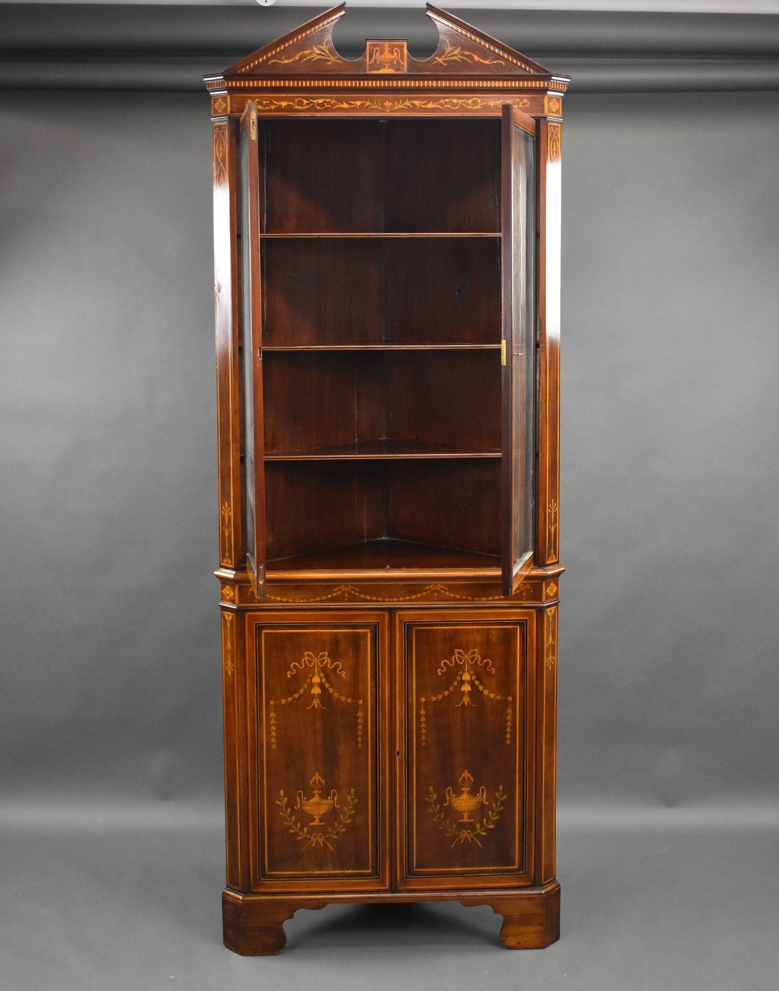 Edwardian Mahogany Inlaid Corner Cabinet In Good Condition For Sale In Chelmsford, Essex