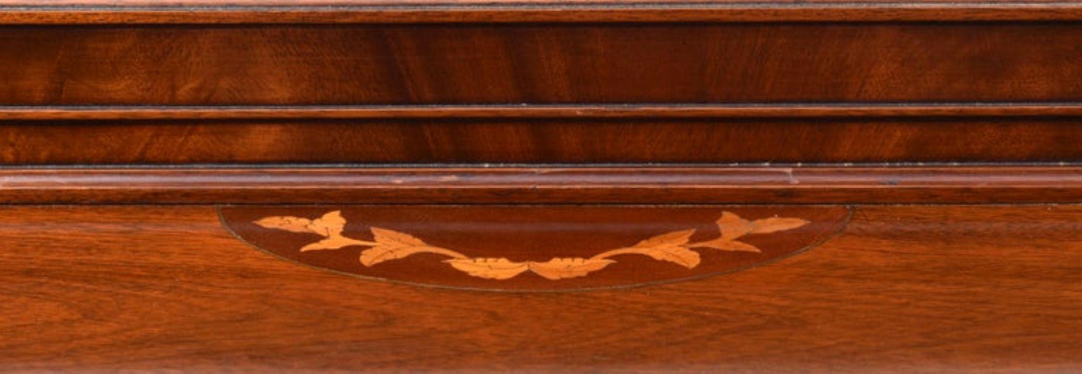 Edwardian Mahogany Inlaid Serpentine Sideboard For Sale 3