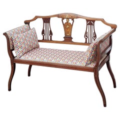 Sillón eduardiano de dos plazas con incrustaciones de caoba