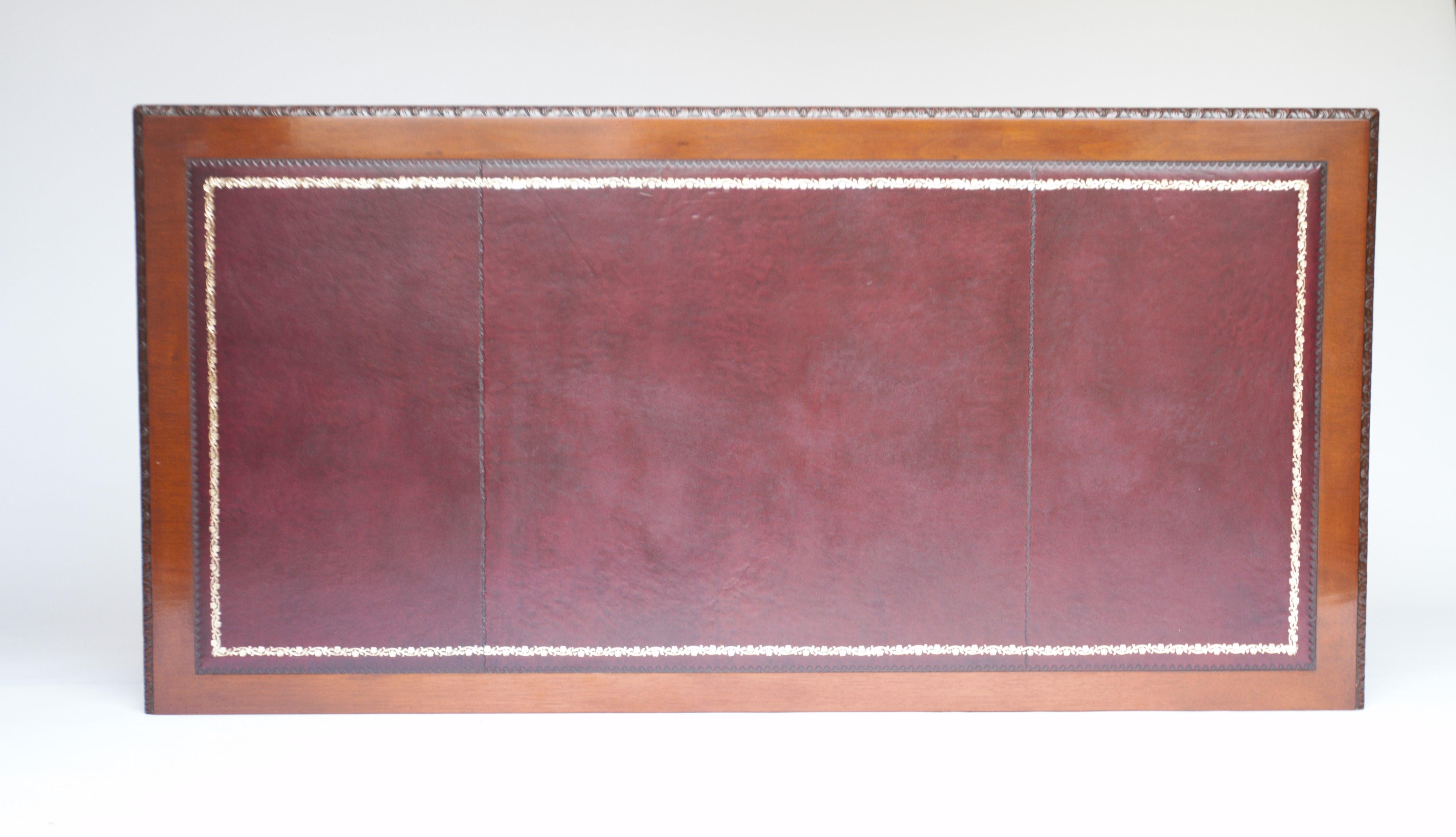 Early 20th Century Edwardian Mahogany Kneehole Writing Table For Sale