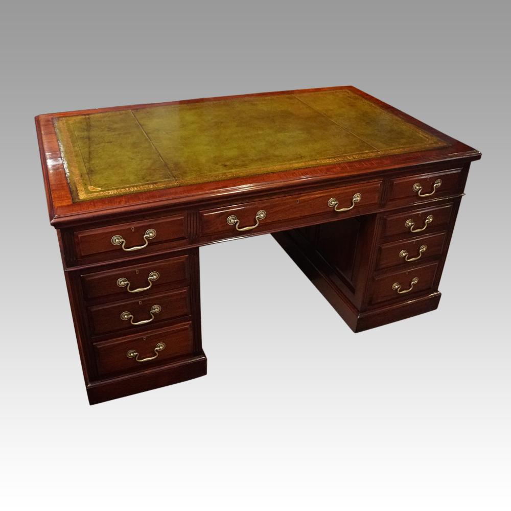 English Edwardian Mahogany Large Pedestal Desk Maple & Co., circa 1900  For Sale