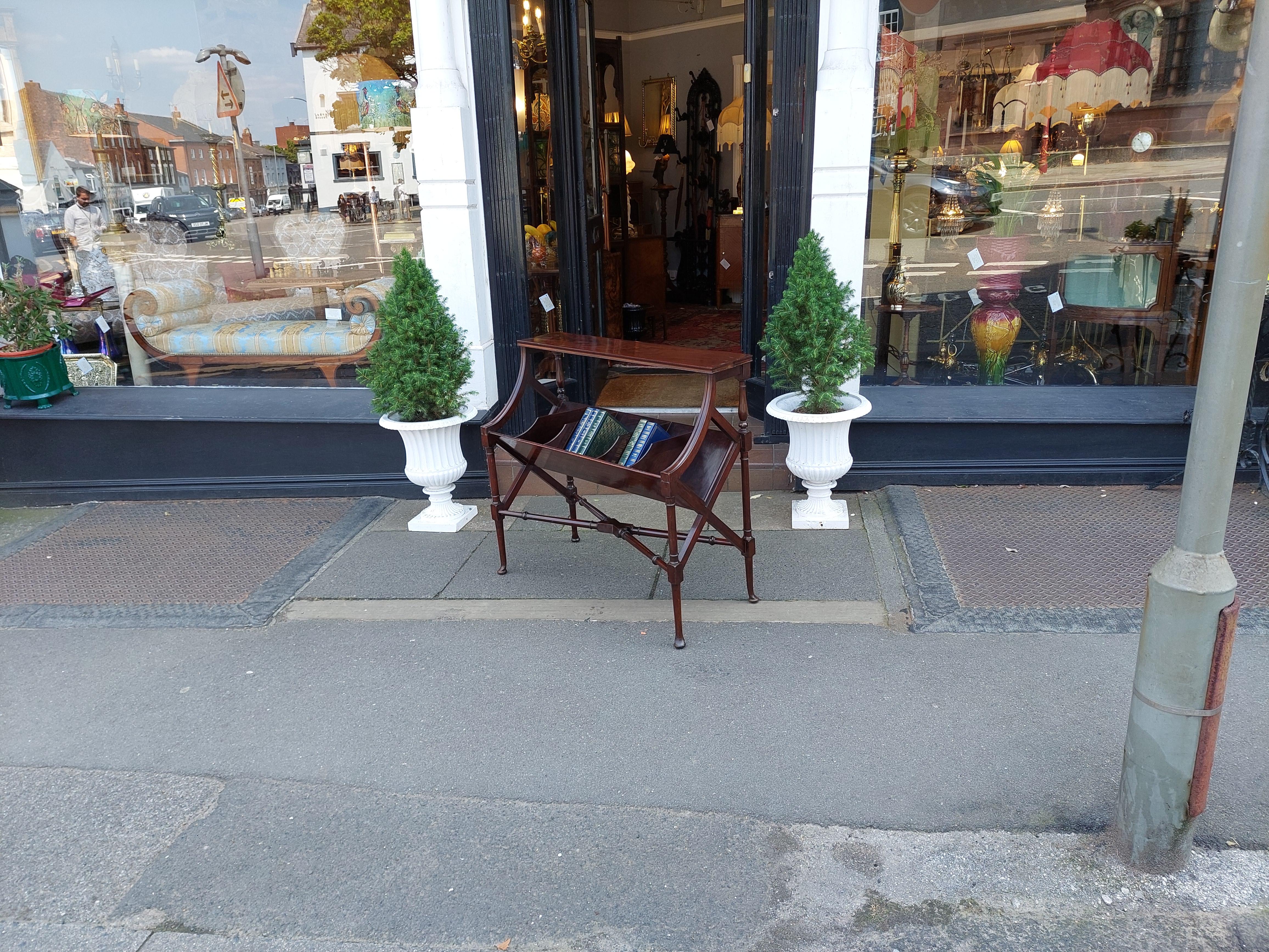 Inglese Edwardian Mahogany Library Book Trough in vendita