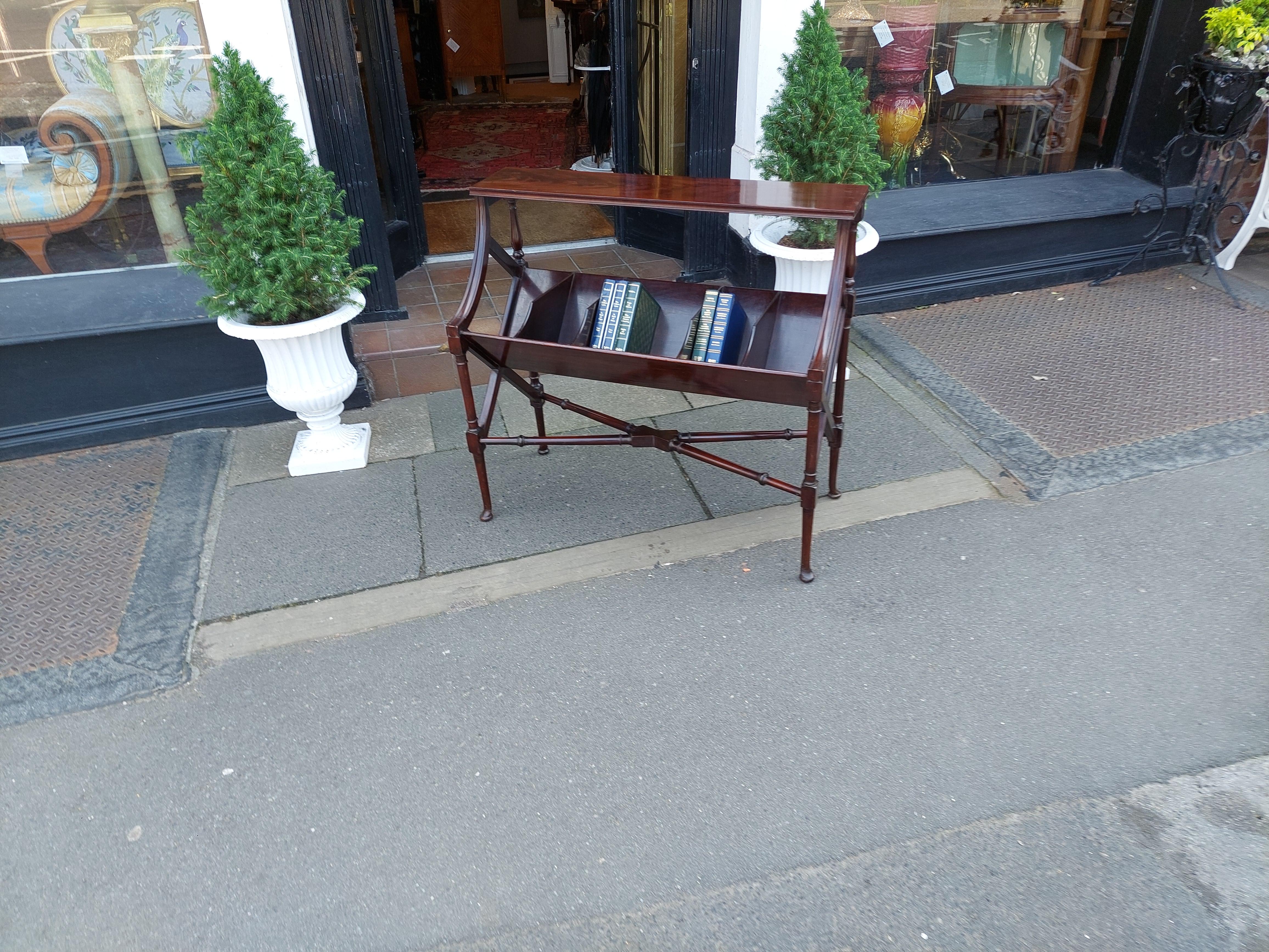 Inizio XX secolo Edwardian Mahogany Library Book Trough in vendita