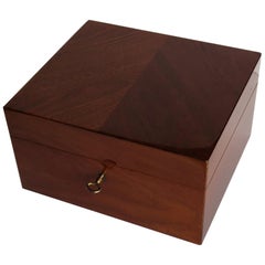 Edwardian Mahogany Lidded Box with Lock and Key Fine Quality, circa 1910 Edwardian Mahogany Lidded Box with Lock and Key Fine Quality, circa 1910