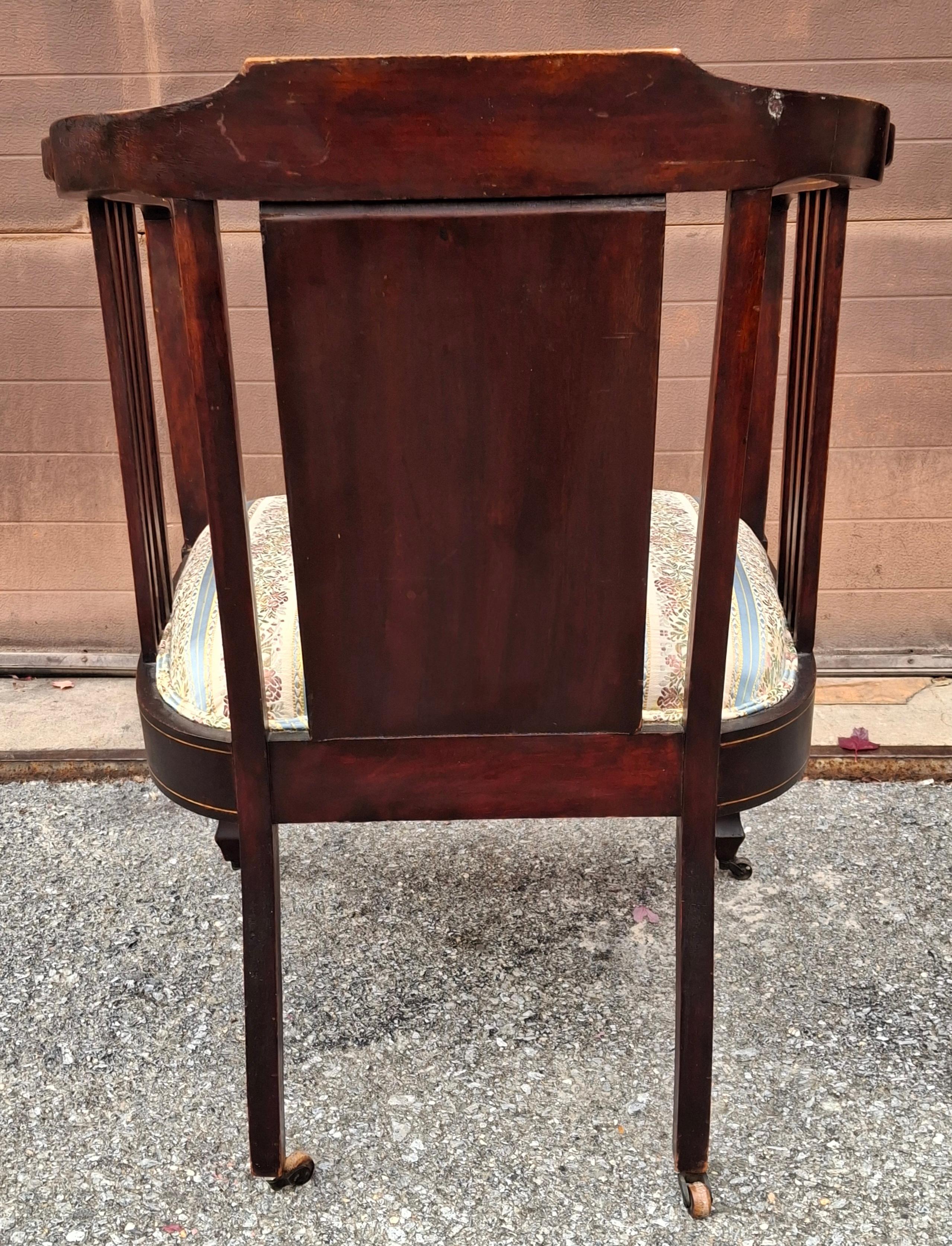 Poltrona edoardiana in mogano con intarsi in madreperla e intarsio, CIRCA 1910 in vendita 2