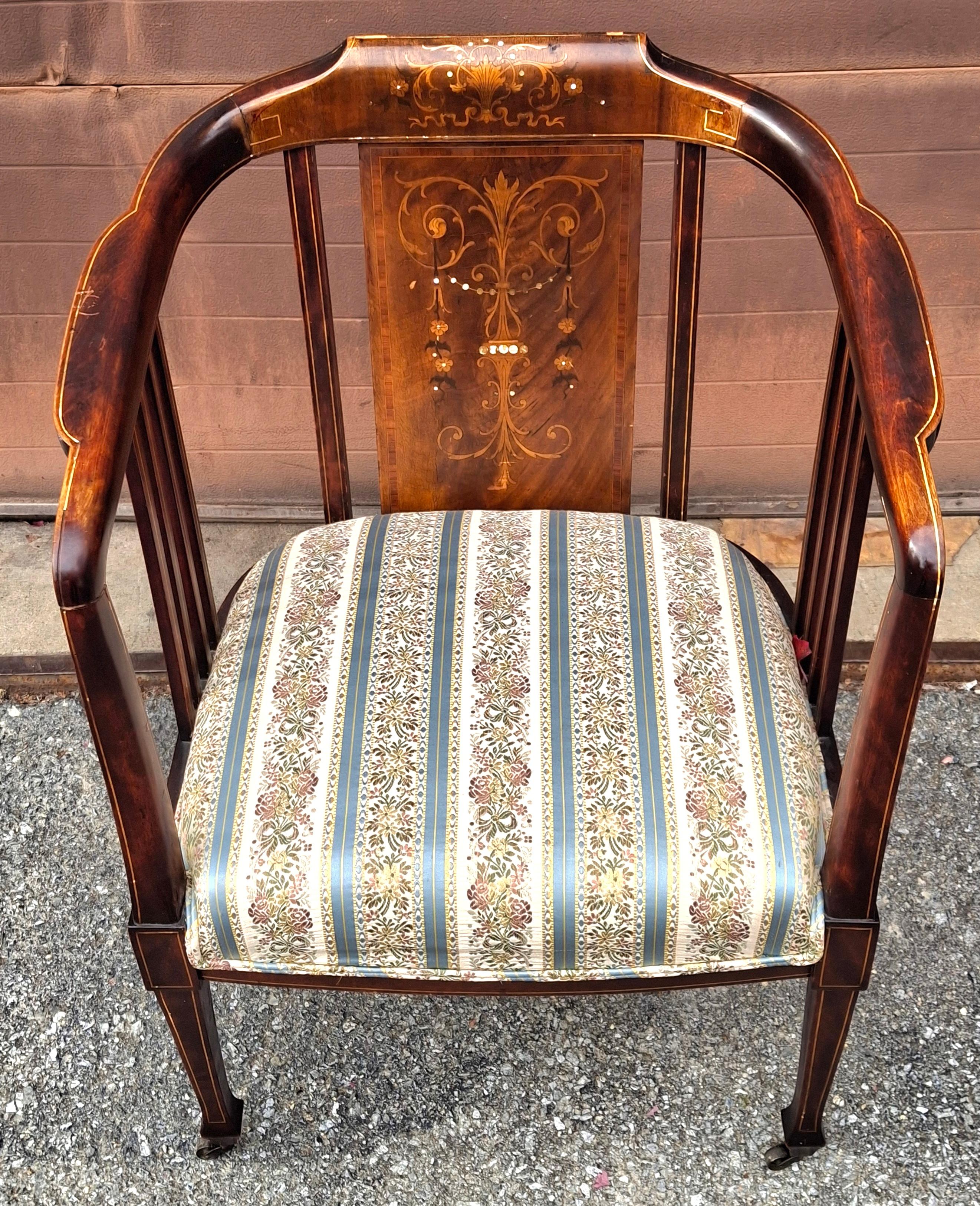 Americano Poltrona edoardiana in mogano con intarsi in madreperla e intarsio, CIRCA 1910 in vendita