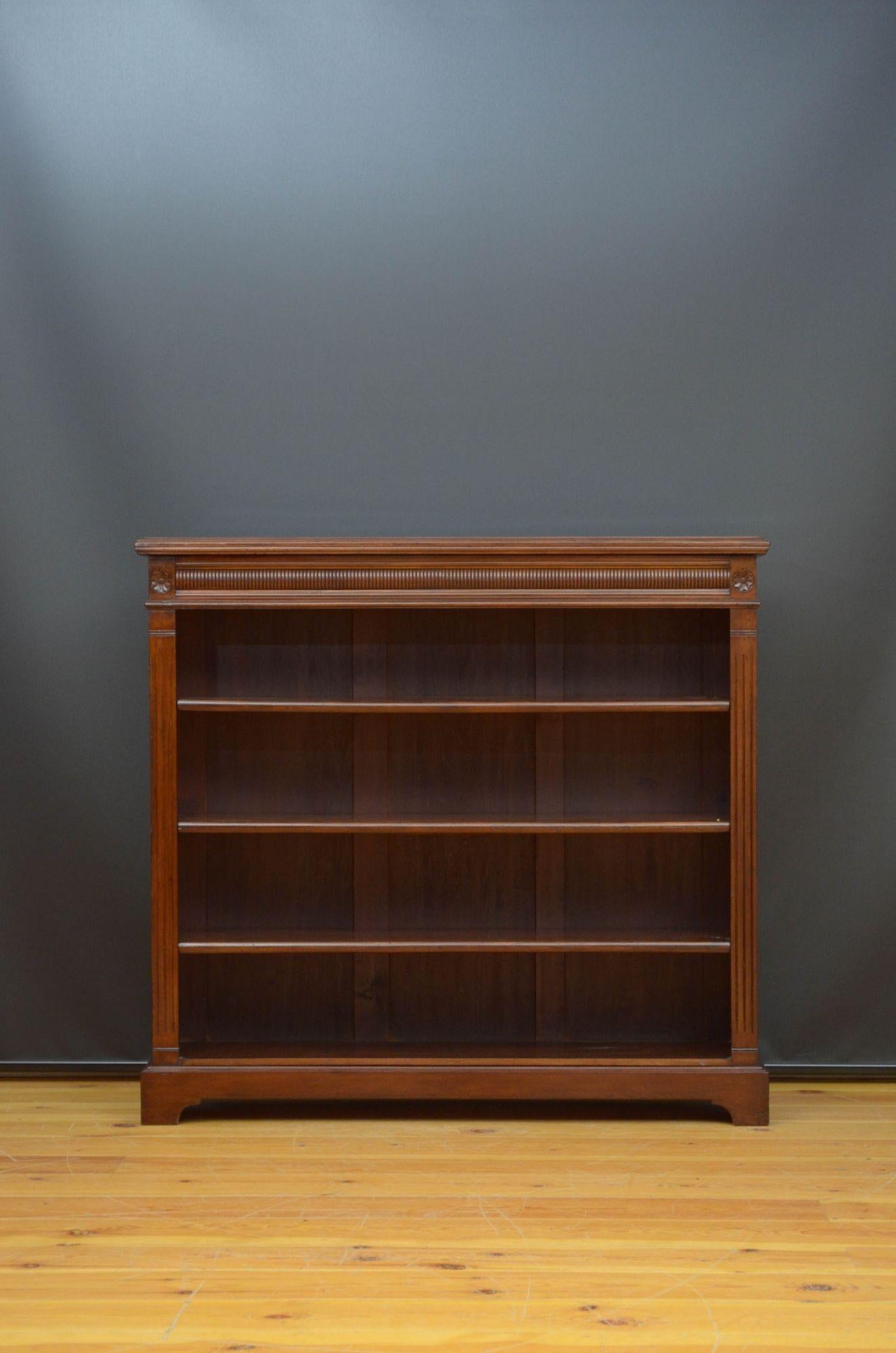 Edwardian Mahogany Open Bookcase In Good Condition In Whaley Bridge, GB