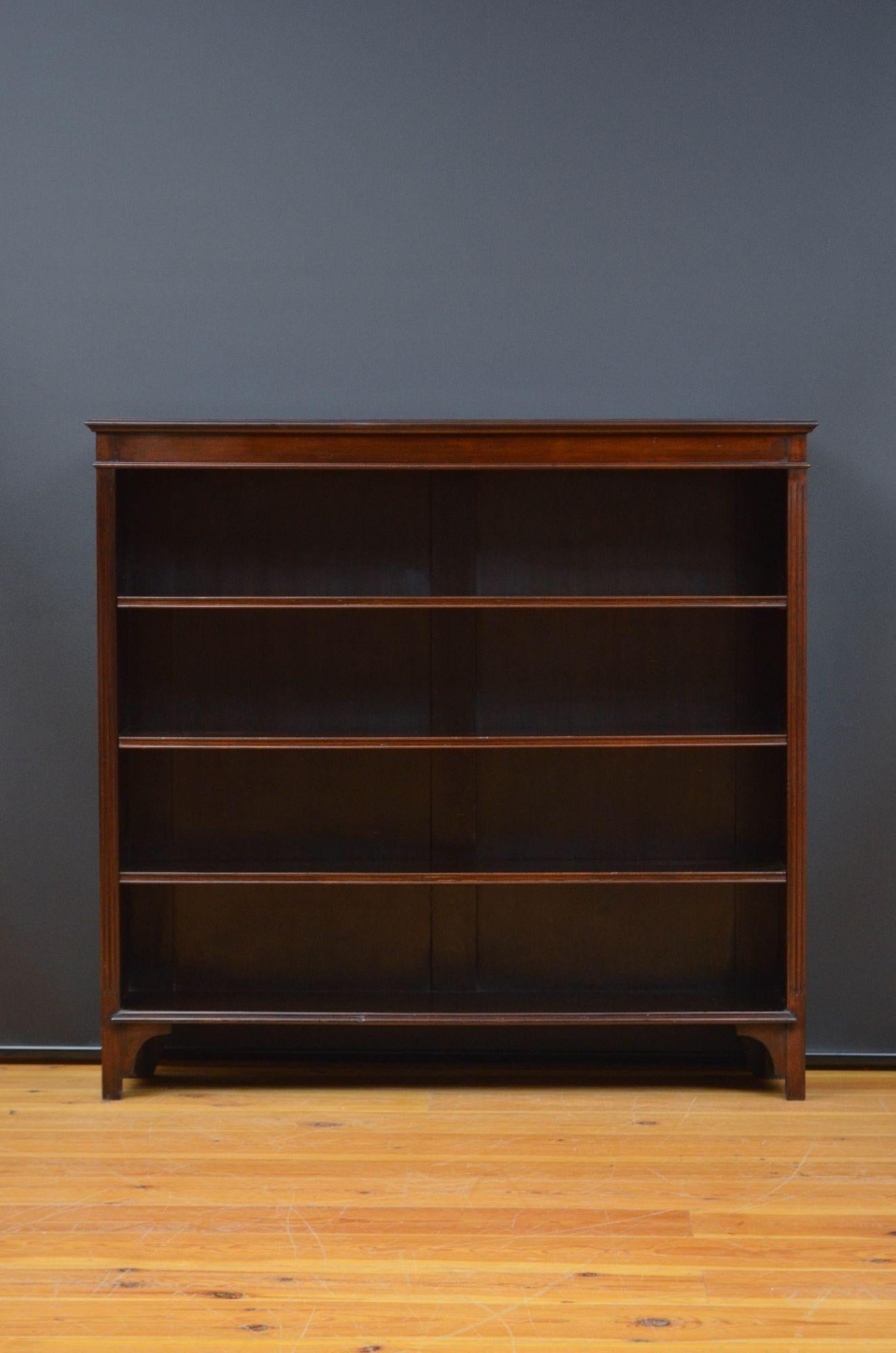 Edwardian Mahogany Open Bookcase In Good Condition For Sale In Whaley Bridge, GB
