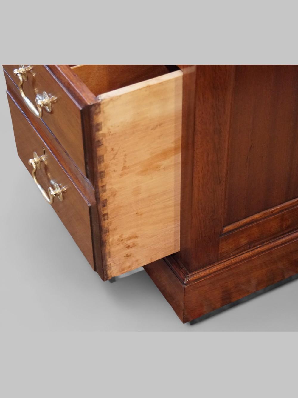 English Edwardian mahogany pedestal desk For Sale