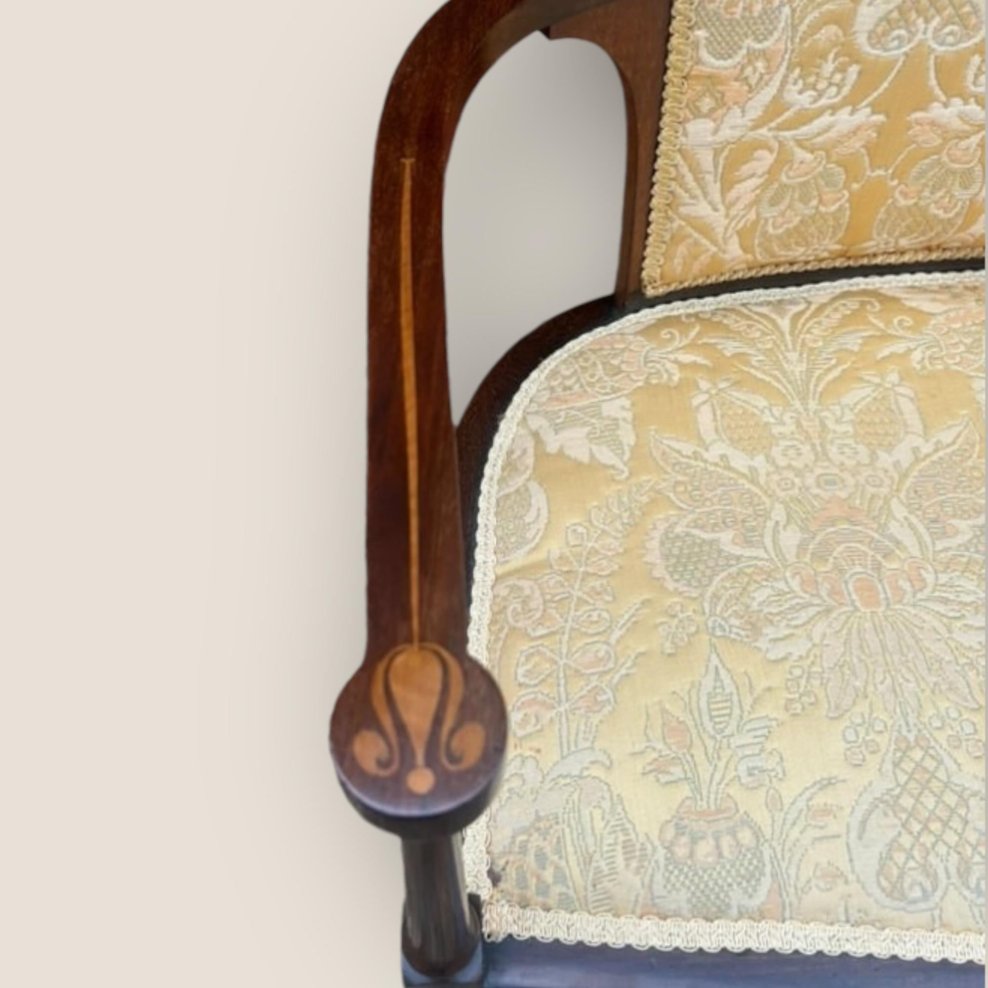Divano Art Nouveau edoardiano in mogano e legno satinato intarsiato in vendita 2