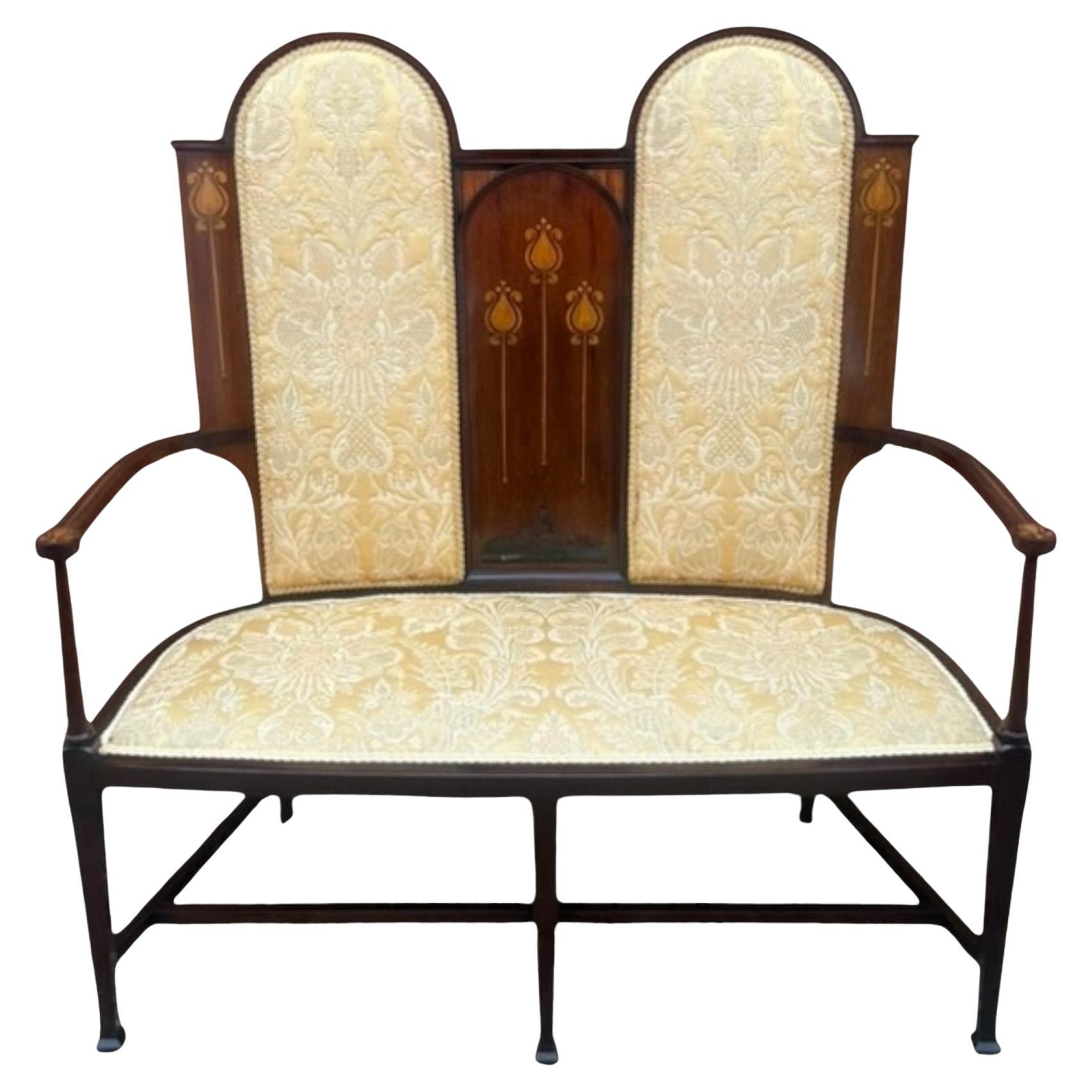 Sillón Art Nouveau eduardiano de caoba y madera satinada con incrustaciones