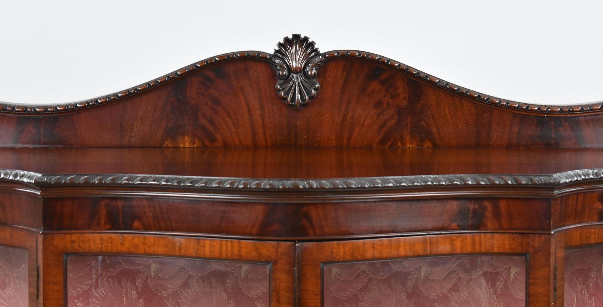 Edwardian Mahogany Serpentine Cabinet For Sale 3