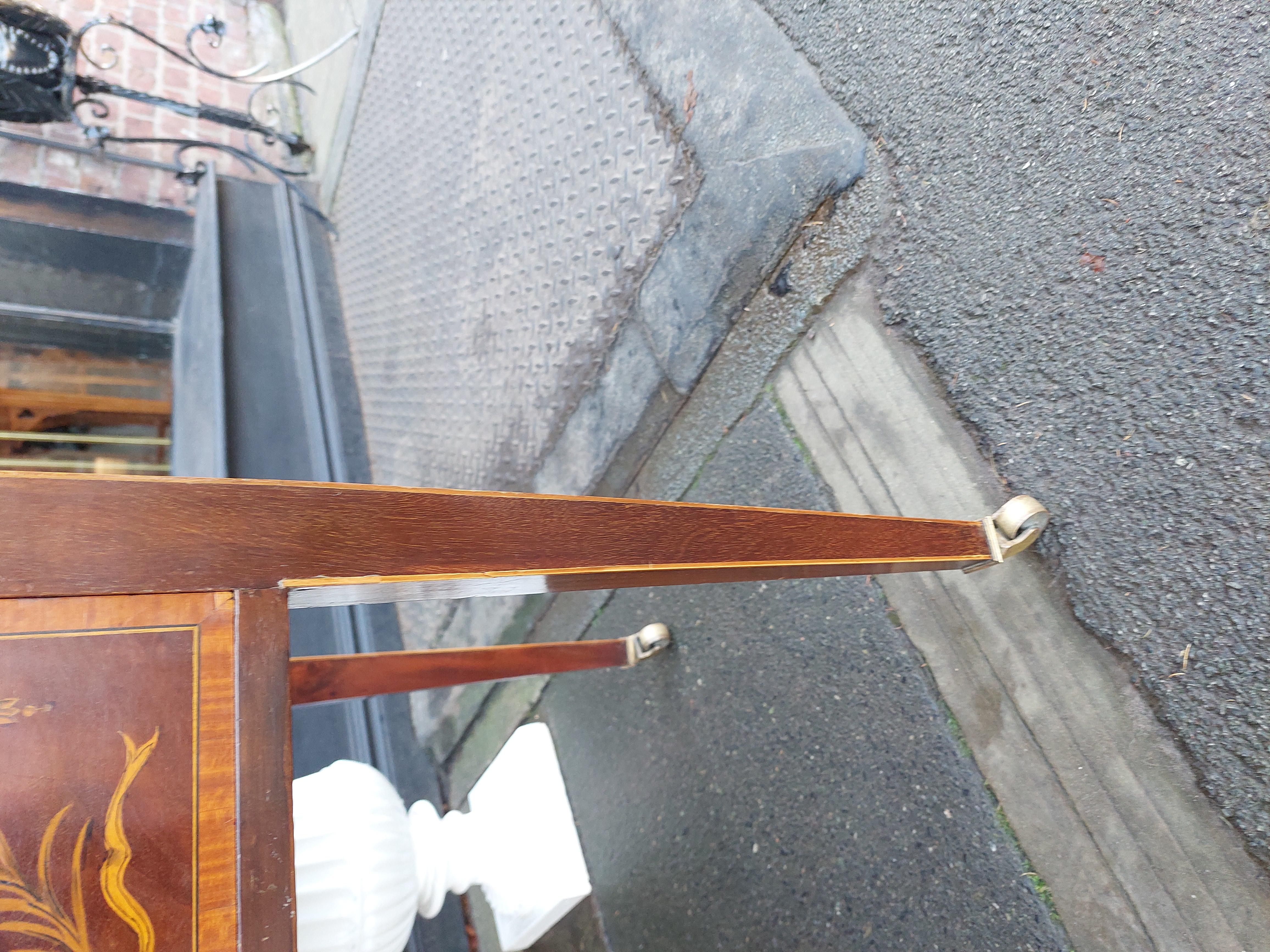 Early 20th Century Edwardian Mahogany Sheraton Style Desk For Sale