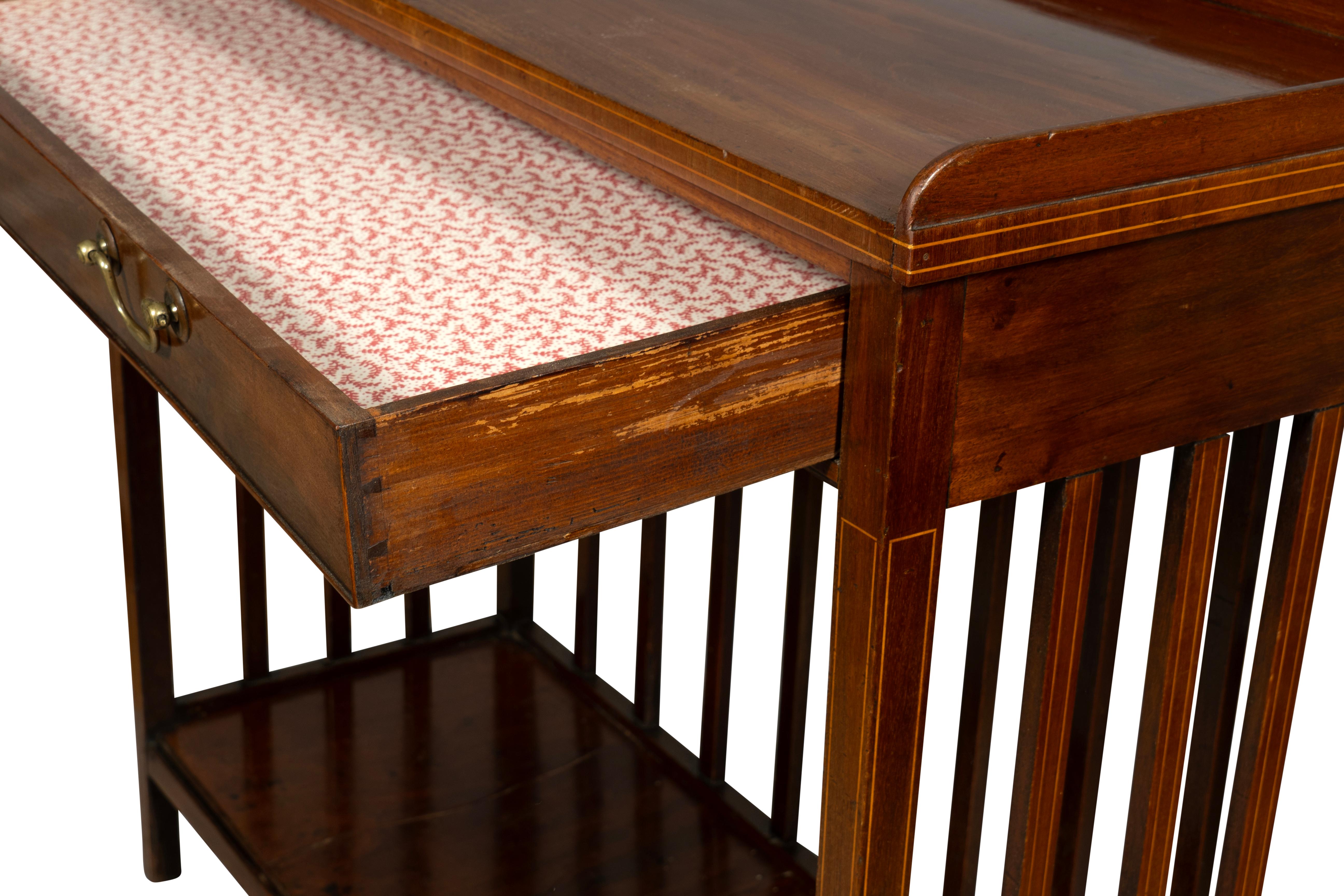 Table d'appoint en acajou de style édouardien en vente 4