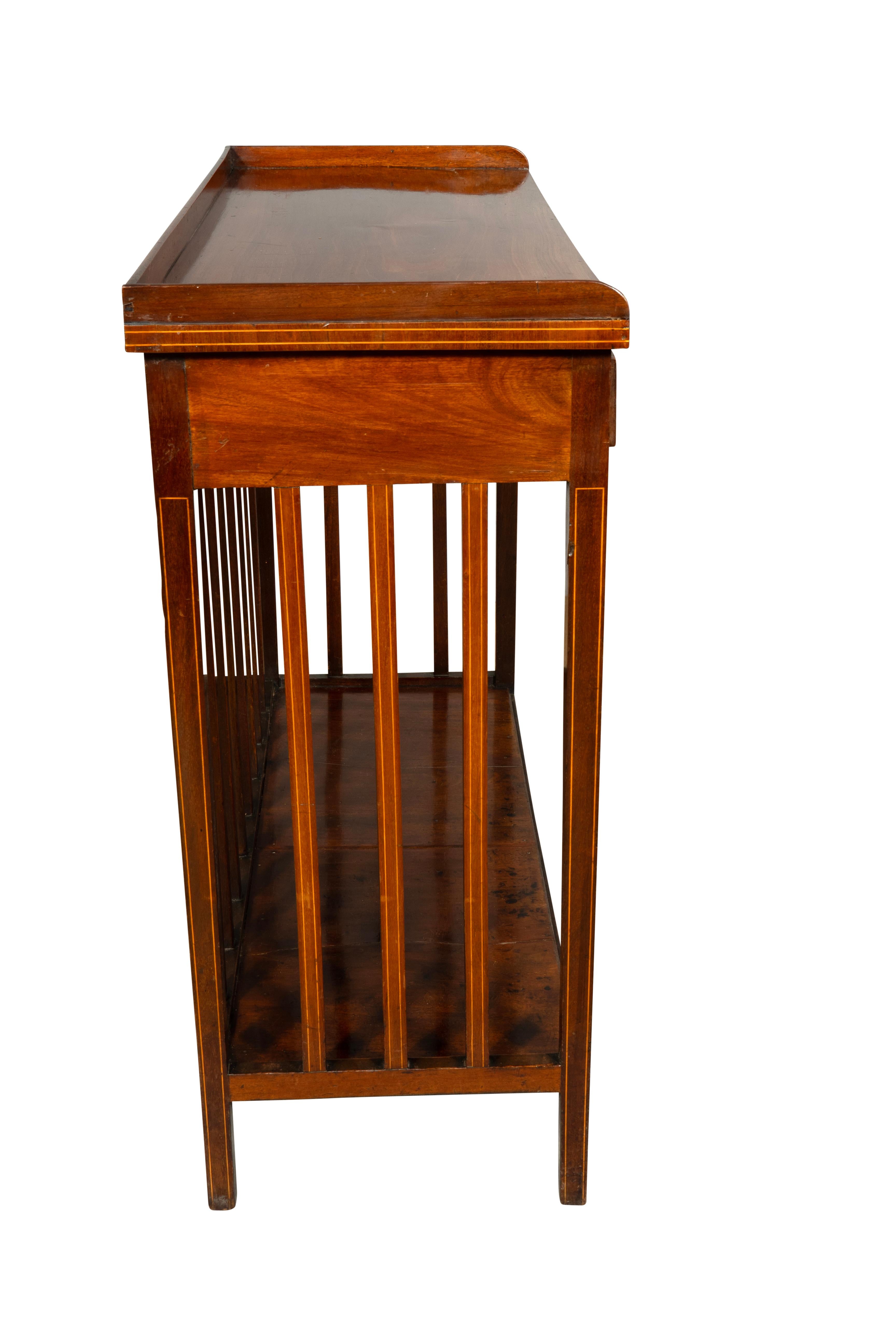 Anglais Table d'appoint en acajou de style édouardien en vente