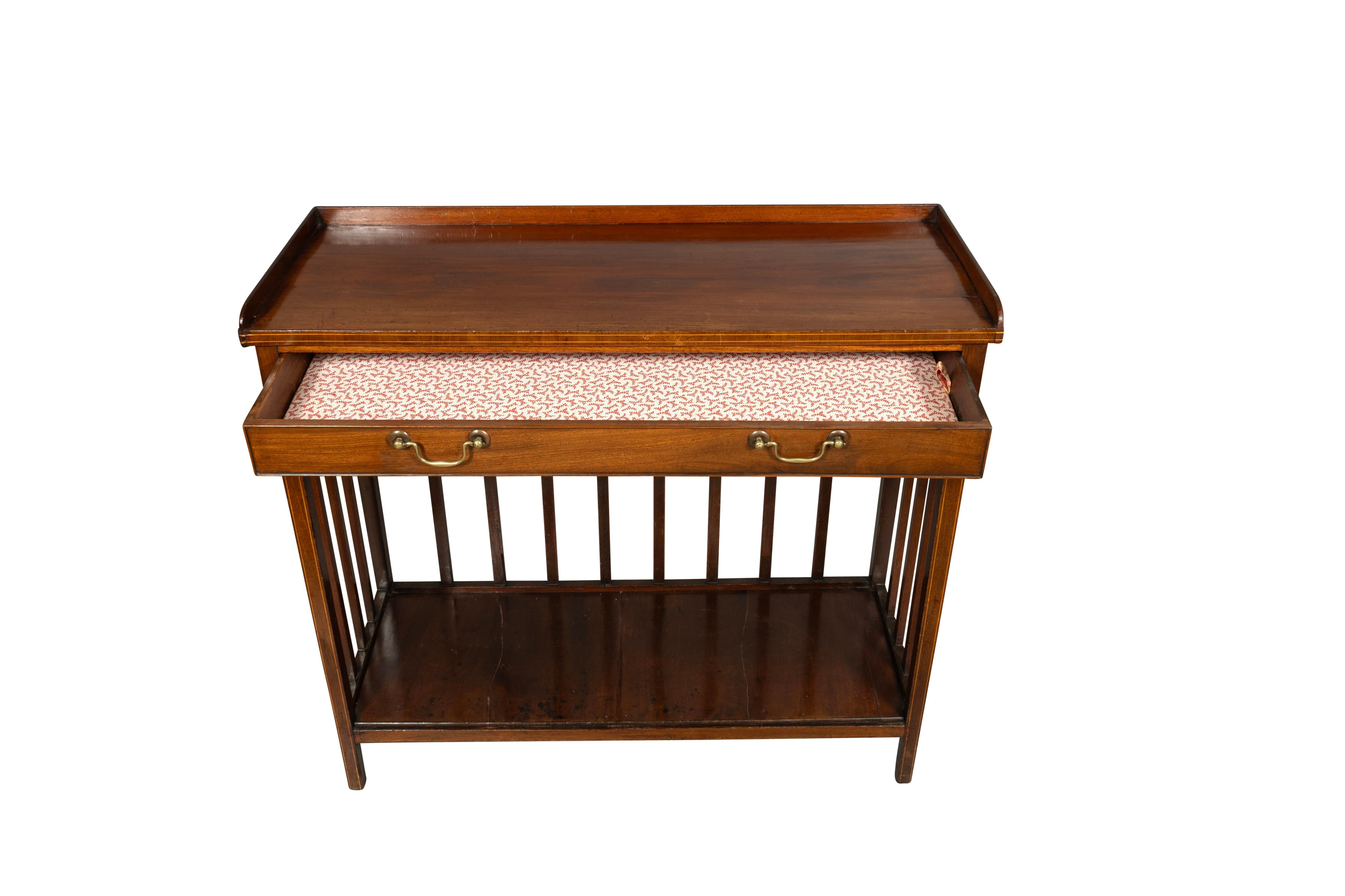 Table d'appoint en acajou de style édouardien en vente 1