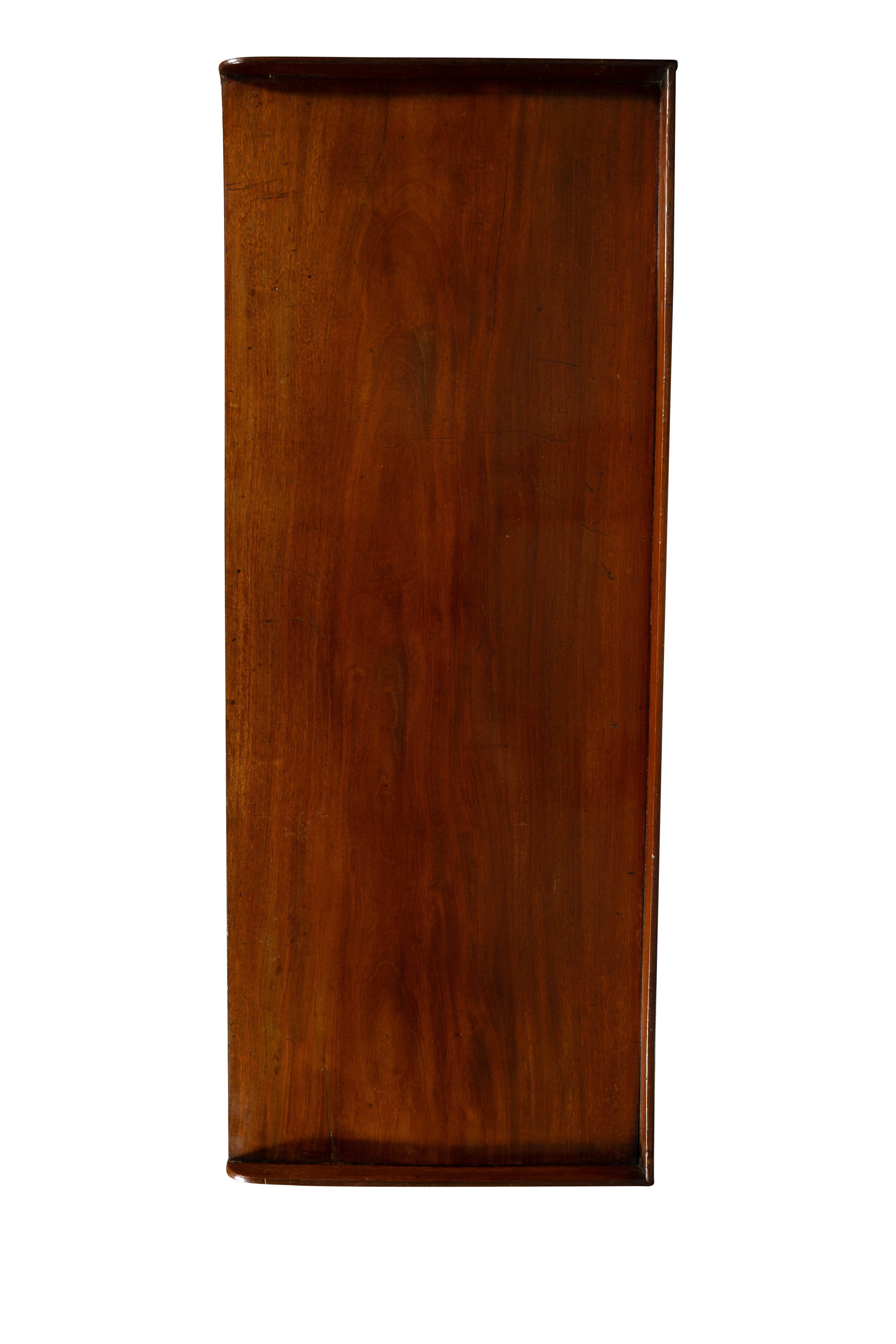 Table d'appoint en acajou de style édouardien en vente 2