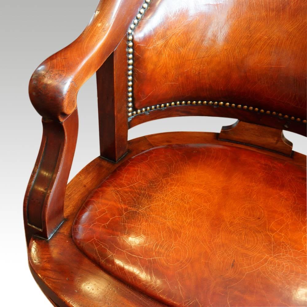 Edwardian mahogany swivel desk chair
This Edwardian mahogany swivel desk chair was made circa 1910.
The frame of this desk chair is made of mahogany, and then leathered in our fine antiqued finish.
This is a strong chair with bold and broad