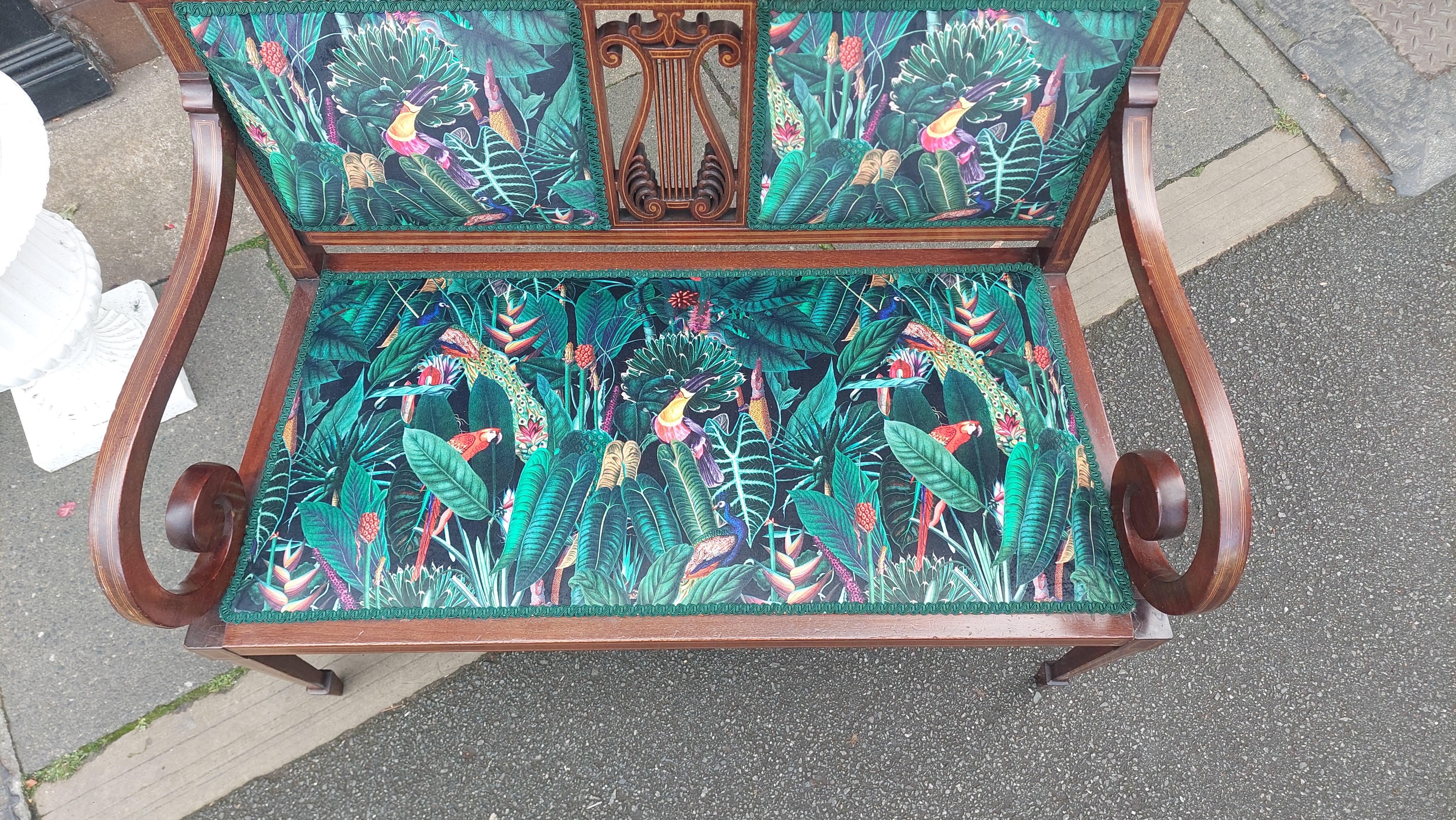 Early 20th Century Edwardian Mahogany Two Seater Sofa Settee For Sale