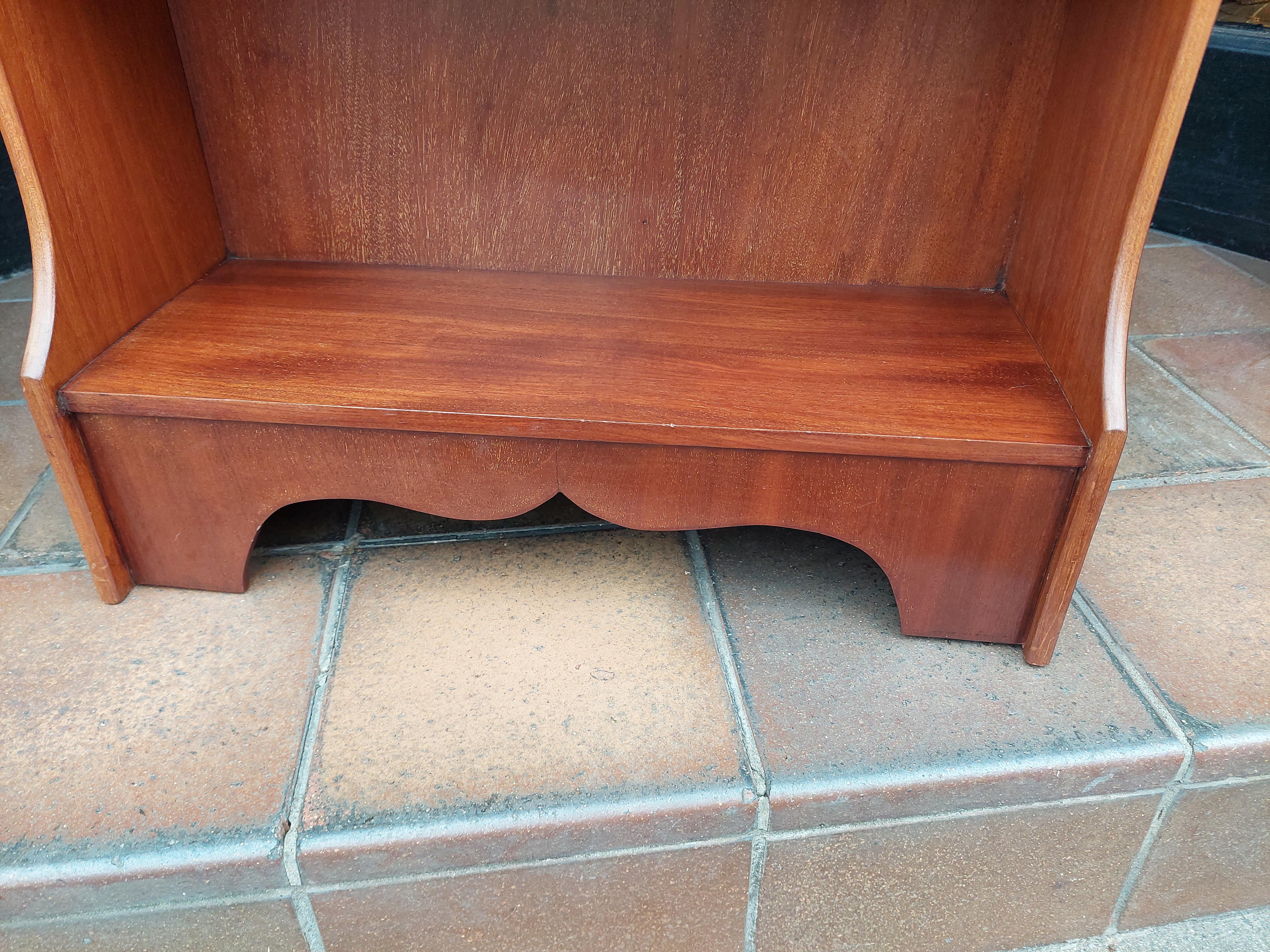 Edwardian Mahogany Wall Hanging Book Shelves In Good Condition For Sale In Altrincham, GB