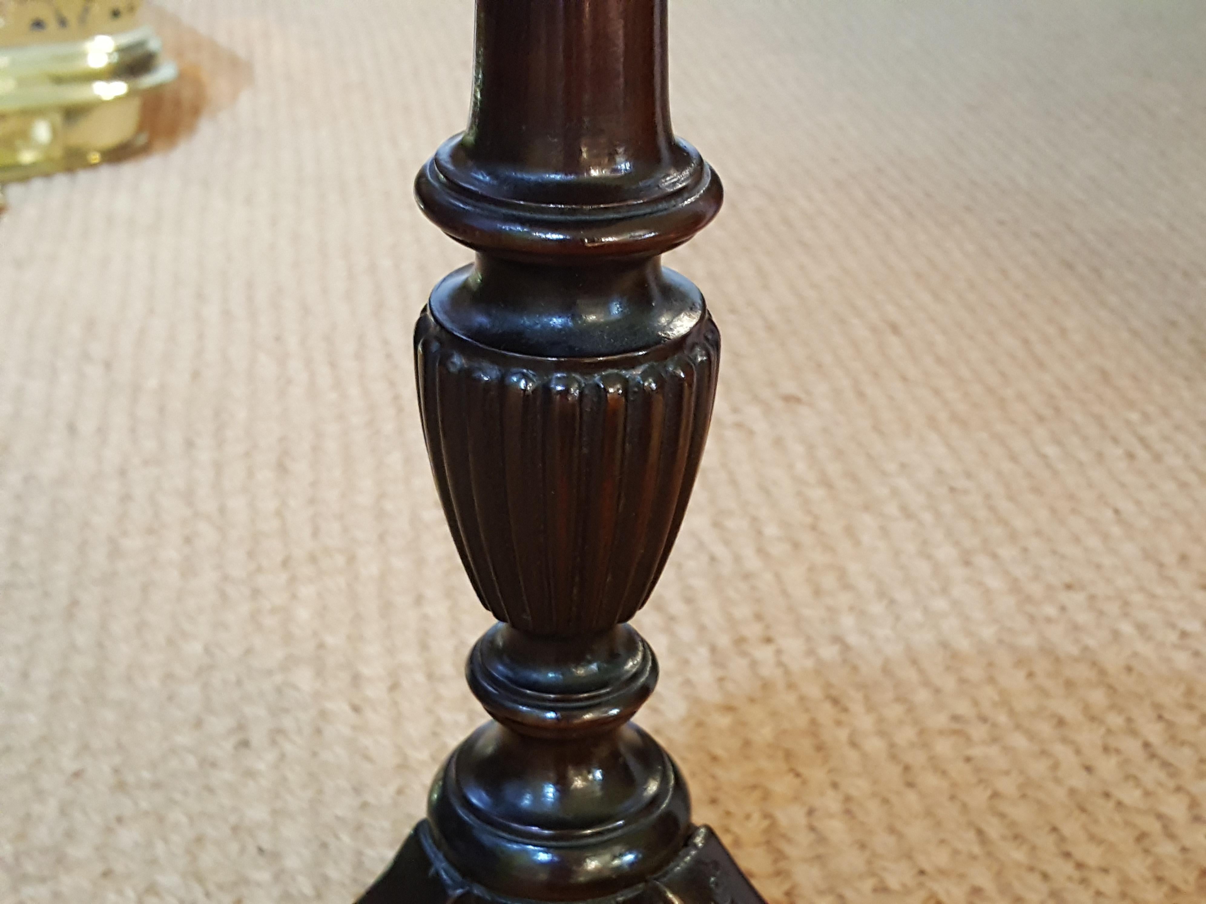 Edwardian mahogany side table of small proportions with turned column and tripod legs
Measures: 11