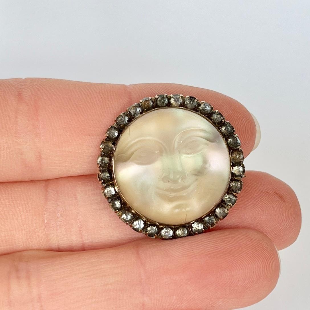 This wonderful brooch has a gorgeous carved man in the moon. The face is carved into saphiret glass and is surrounded by a halo of jargoons. 

Face Dimensions: 19mm
Brooch Dimensions: 25mm 

Weight: 6.2g 