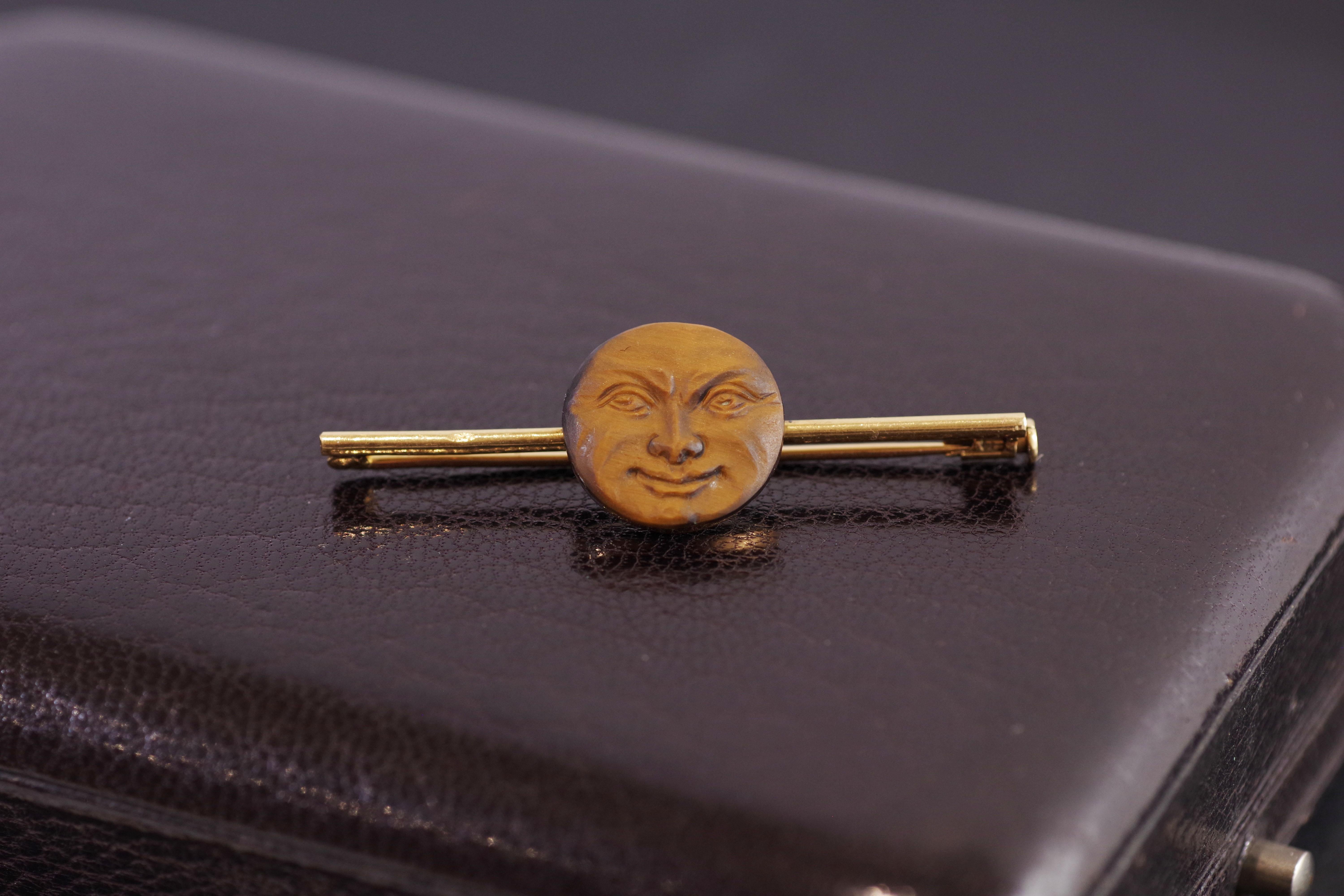 Edwardian Man in the Moon Brooch in Gold 18k, Tiger Eye Carved 1