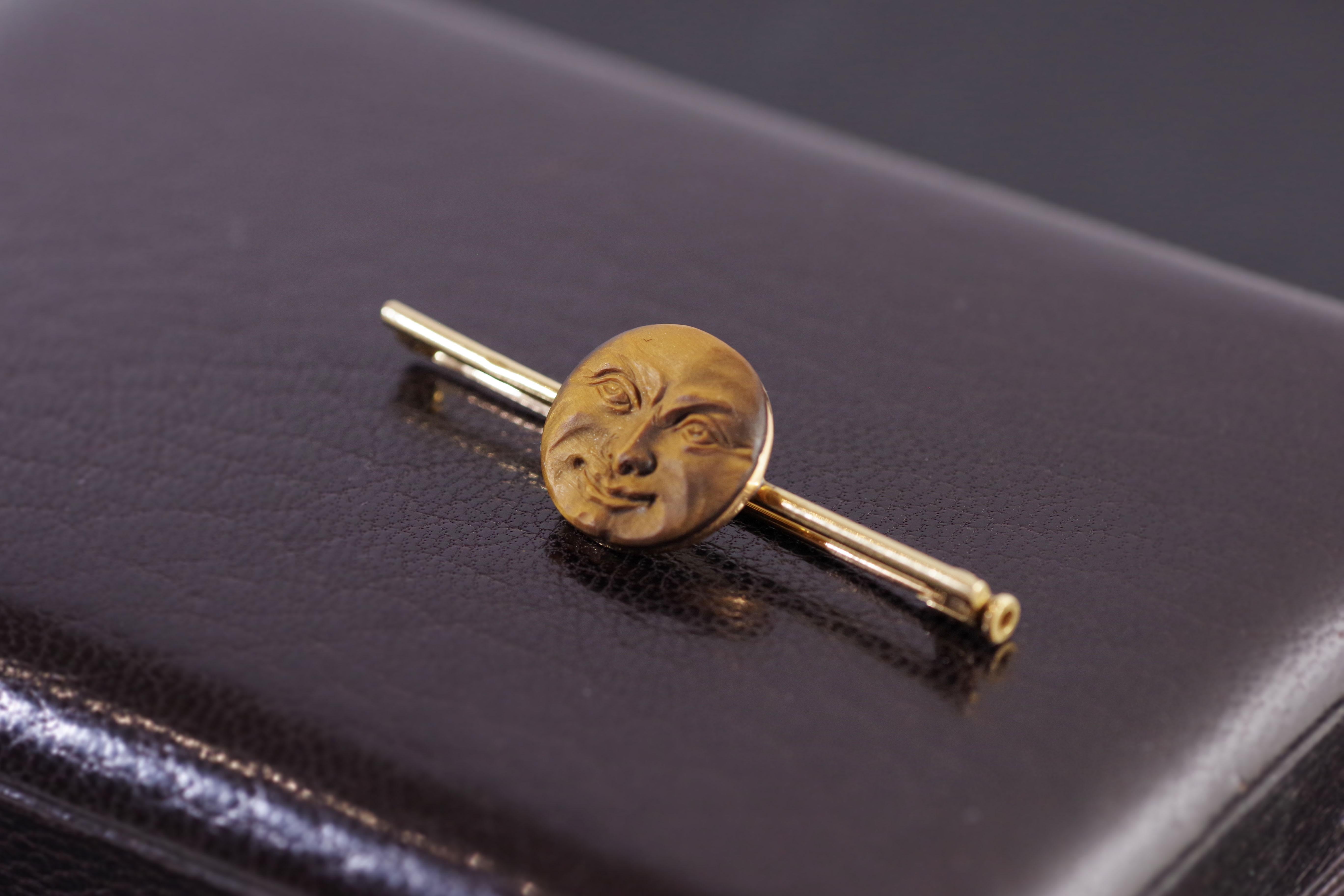 Edwardian Man in the Moon Brooch in Gold 18k, Tiger Eye Carved 2