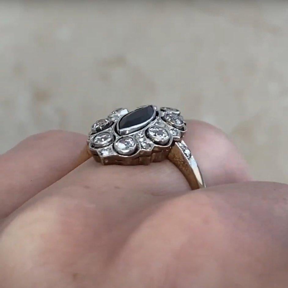 Anillo eduardiano de zafiro marquesa (aprox. 0,70 quilates) y diamantes, circa 1910 Eduardiano en venta