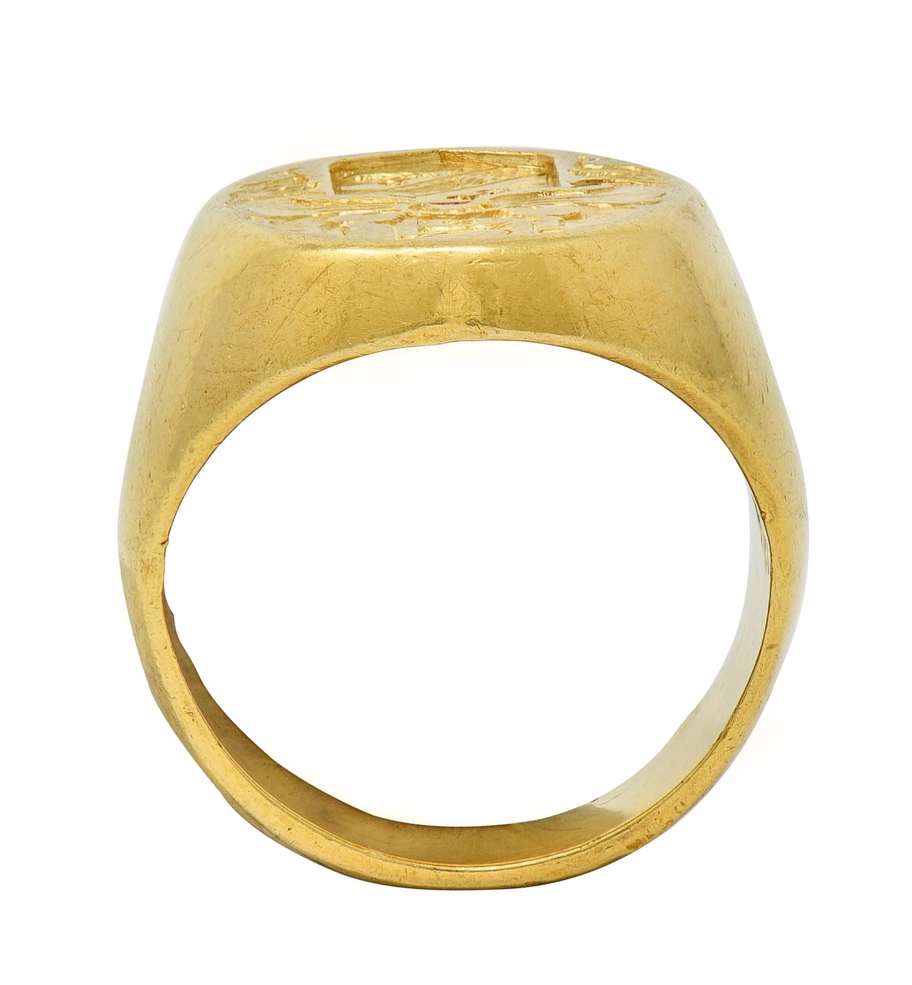 Anello Merrin edoardiano in oro giallo 18 carati con stemma araldico antico in vendita 2