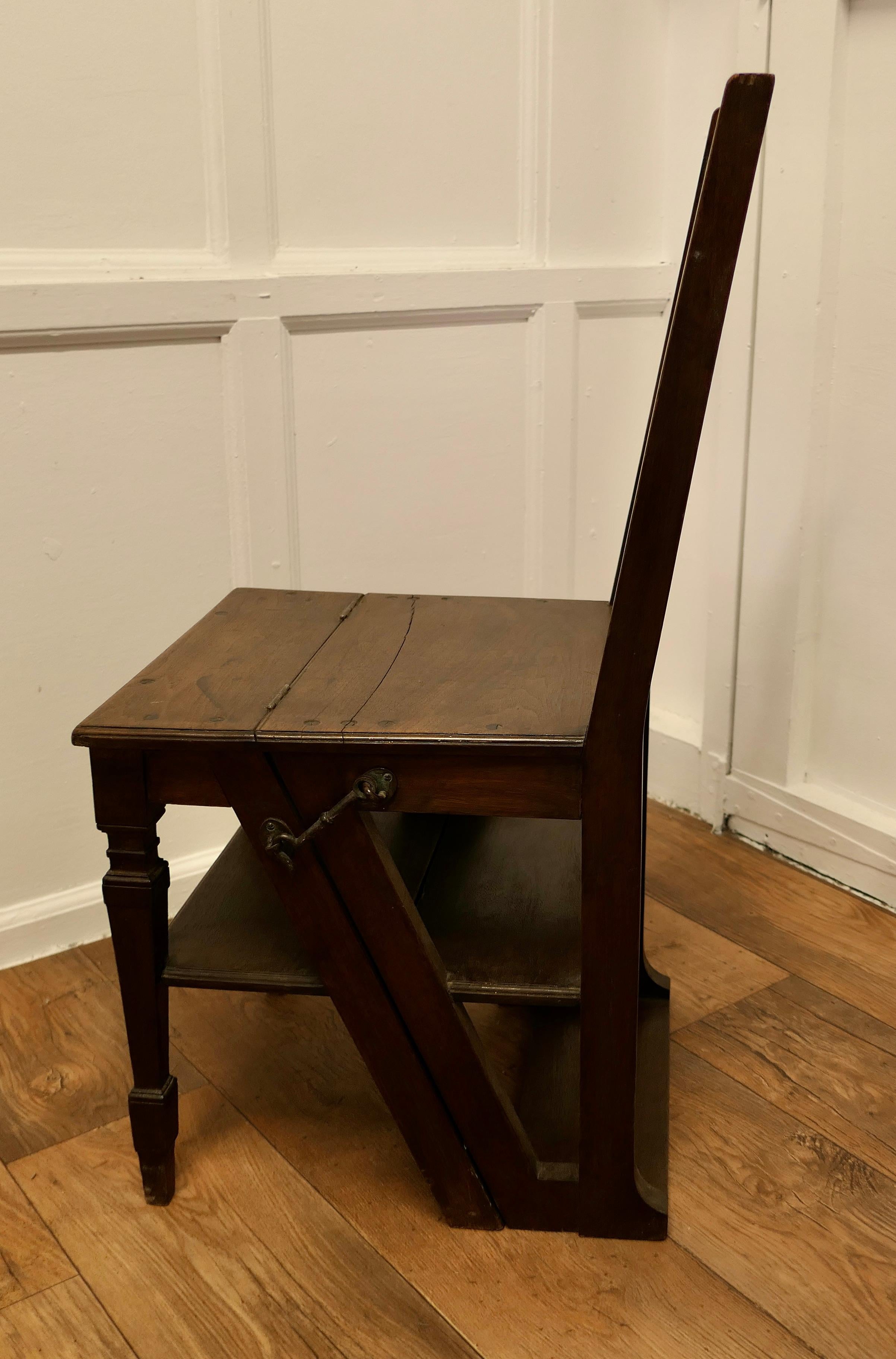 Édouardien Chaise de bibliothèque ou fauteuil de bibliothèque édouardien métamorphique, pièce très utile en vente