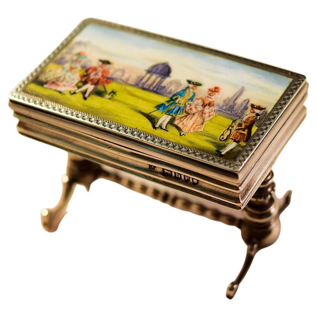 Boîte miniature édouardienne en argent et émail en forme de table 1903 en vente