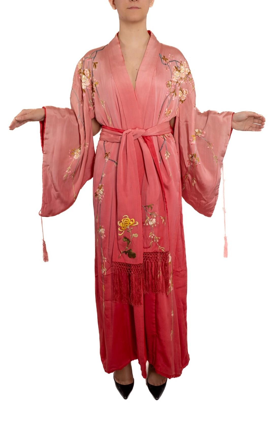 Edwardian Mixed Pinks Silk Hand Embroidered Floral Kimono In Good Condition For Sale In New York, NY